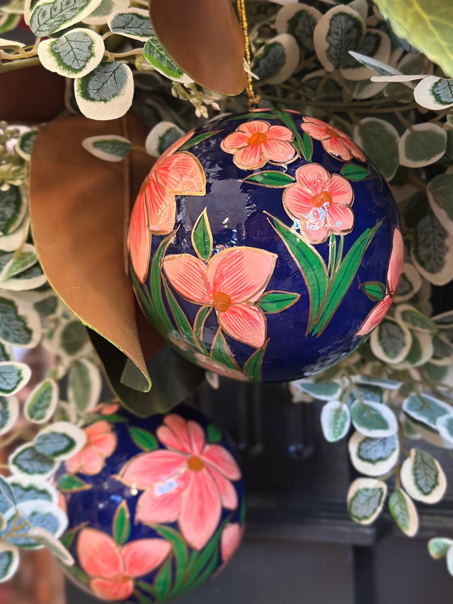 4" Paper Ball Blue w/ Pink Flowers