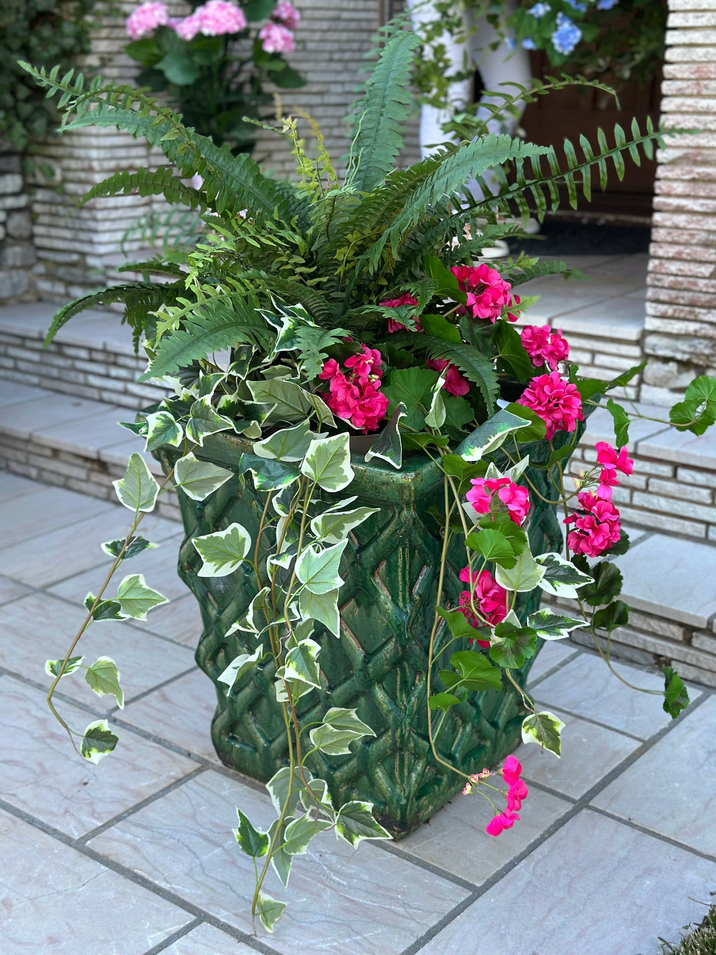 Fern, Ivy, Pink Geranium 12" Pot Filler