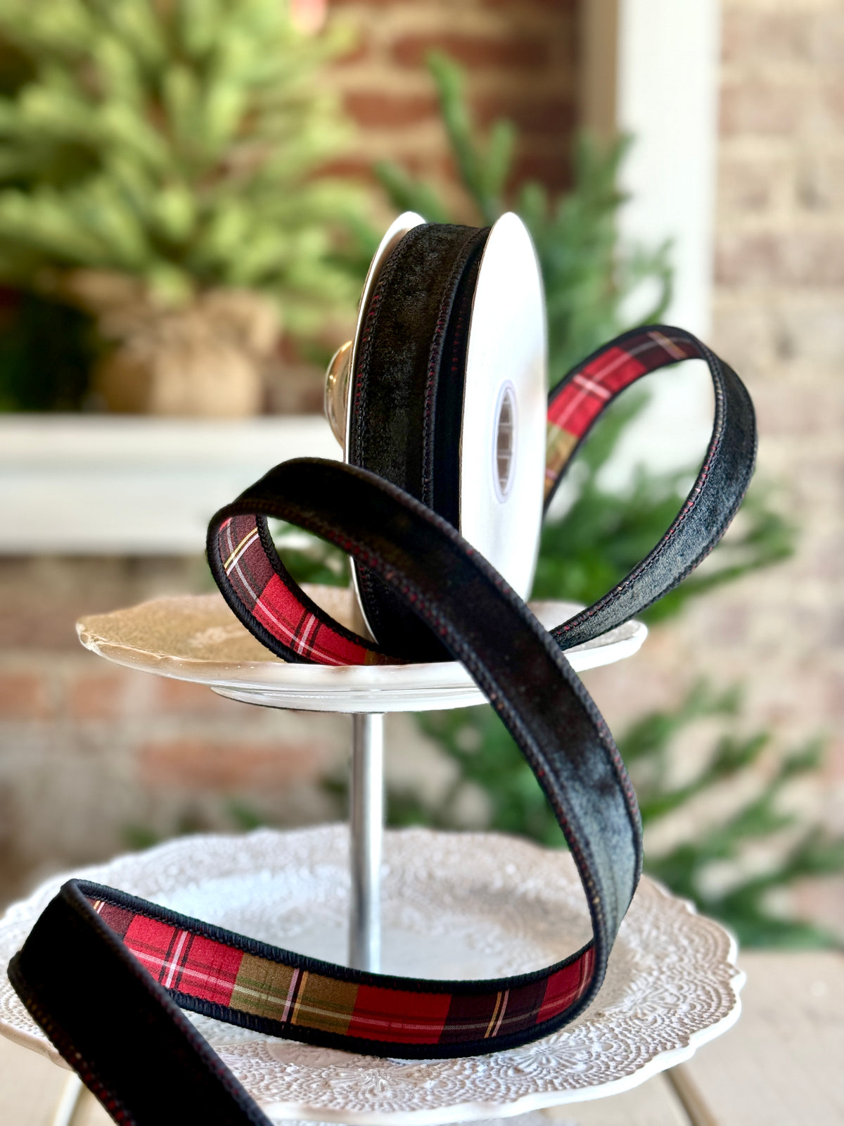 1” VLVT W/HIGHLANDS PLAID BACKED RIBBON, Black