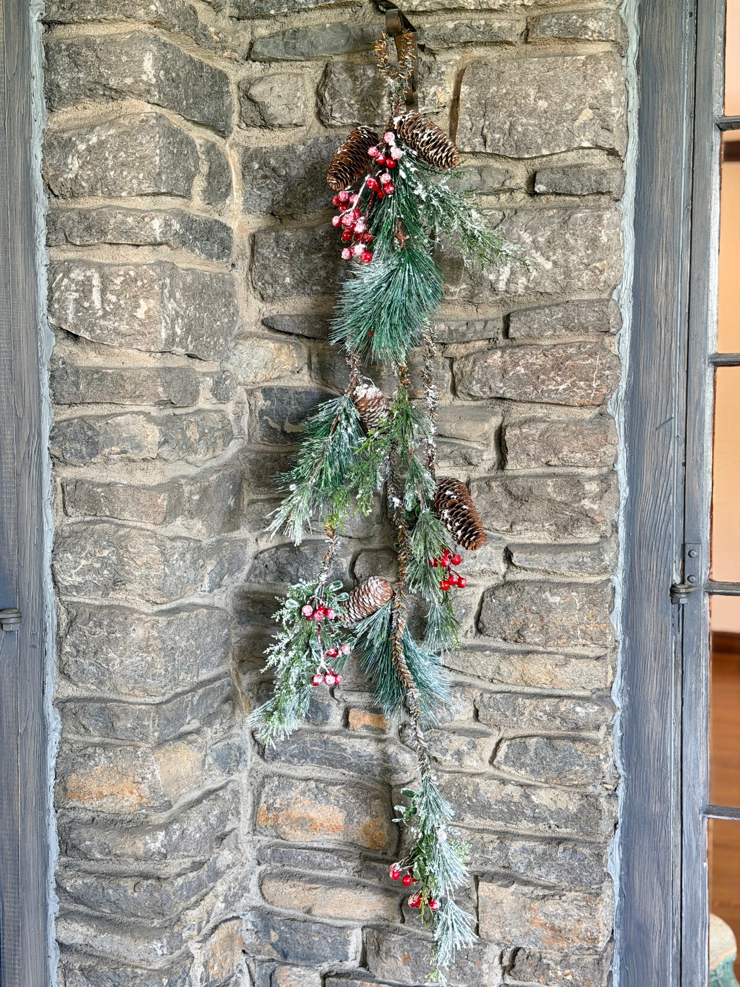 50"ICED SKIP PINE GARLAND W/BERRY