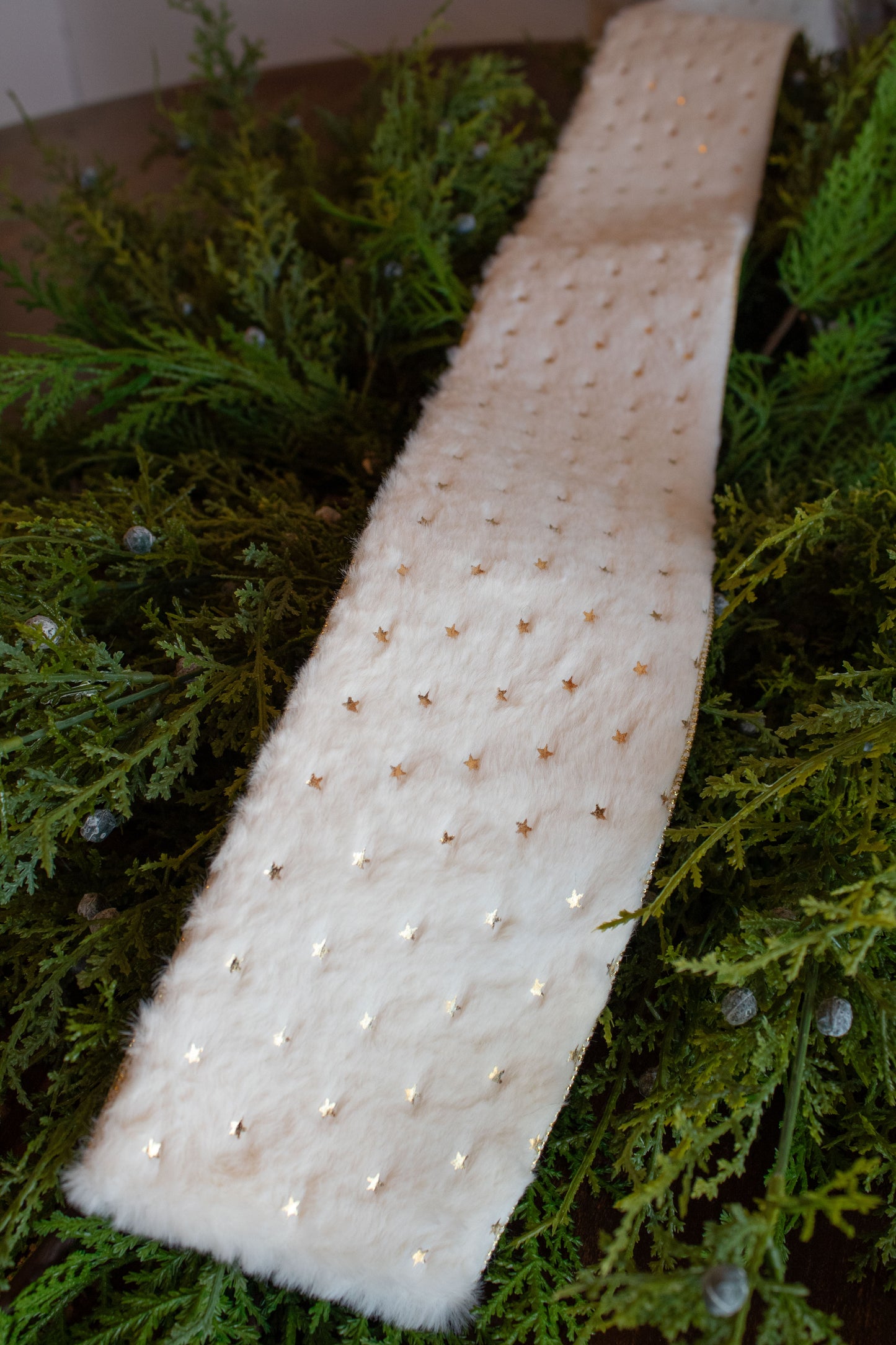 4" Faux Fur Metallic Gold Stars Ribbon, White