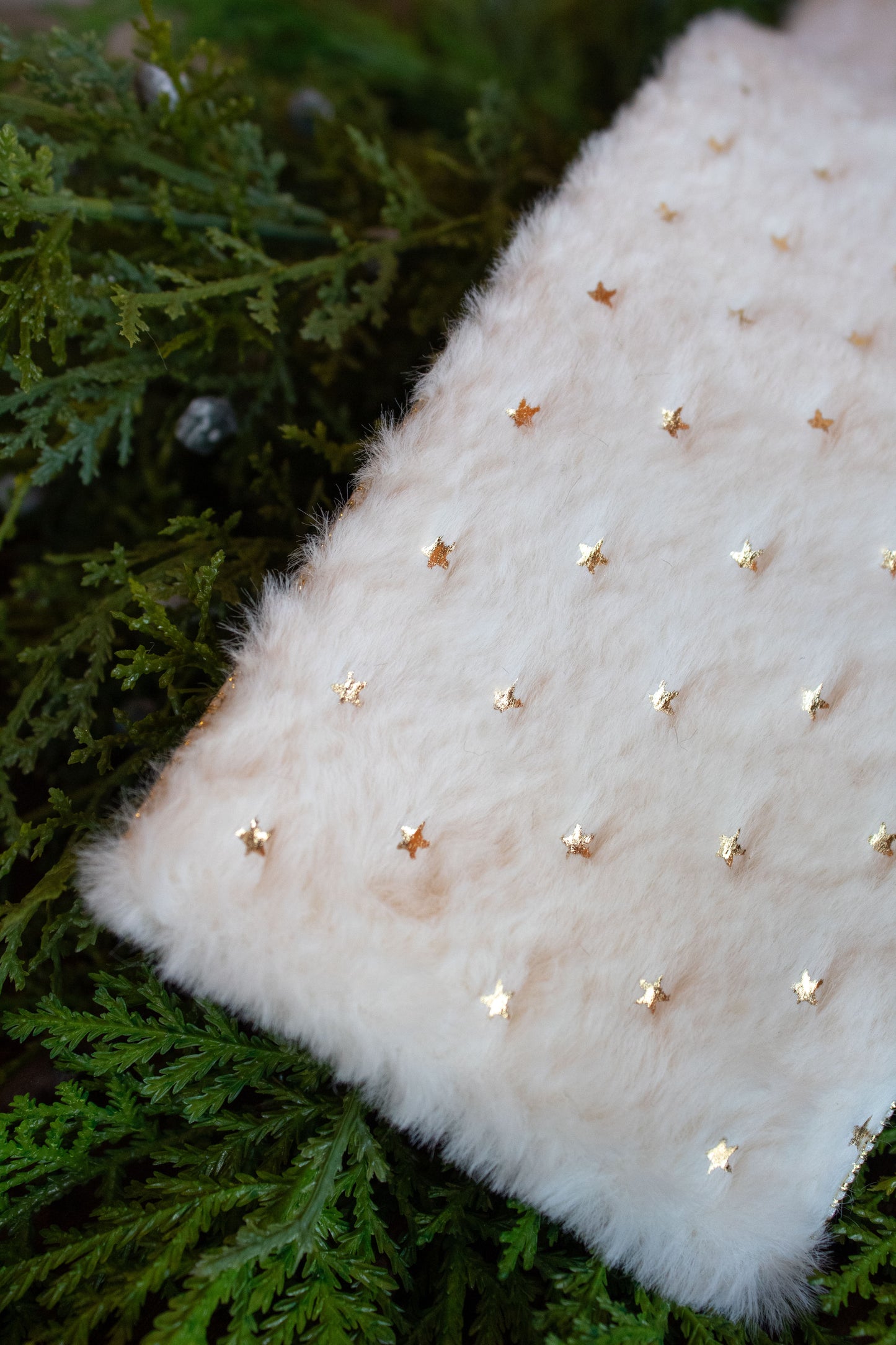 4" Faux Fur Metallic Gold Stars Ribbon, White