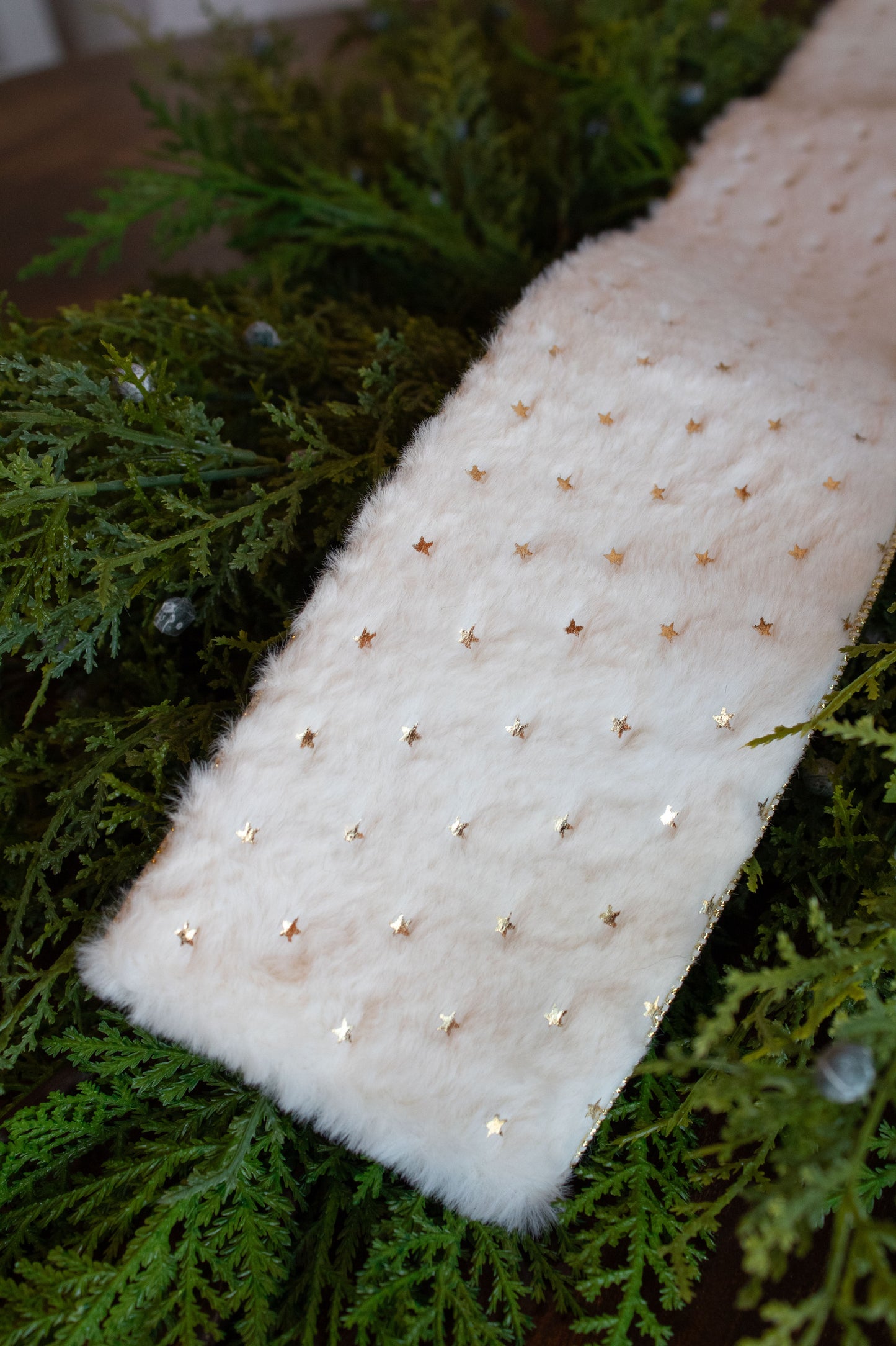 4" Faux Fur Metallic Gold Stars Ribbon, White