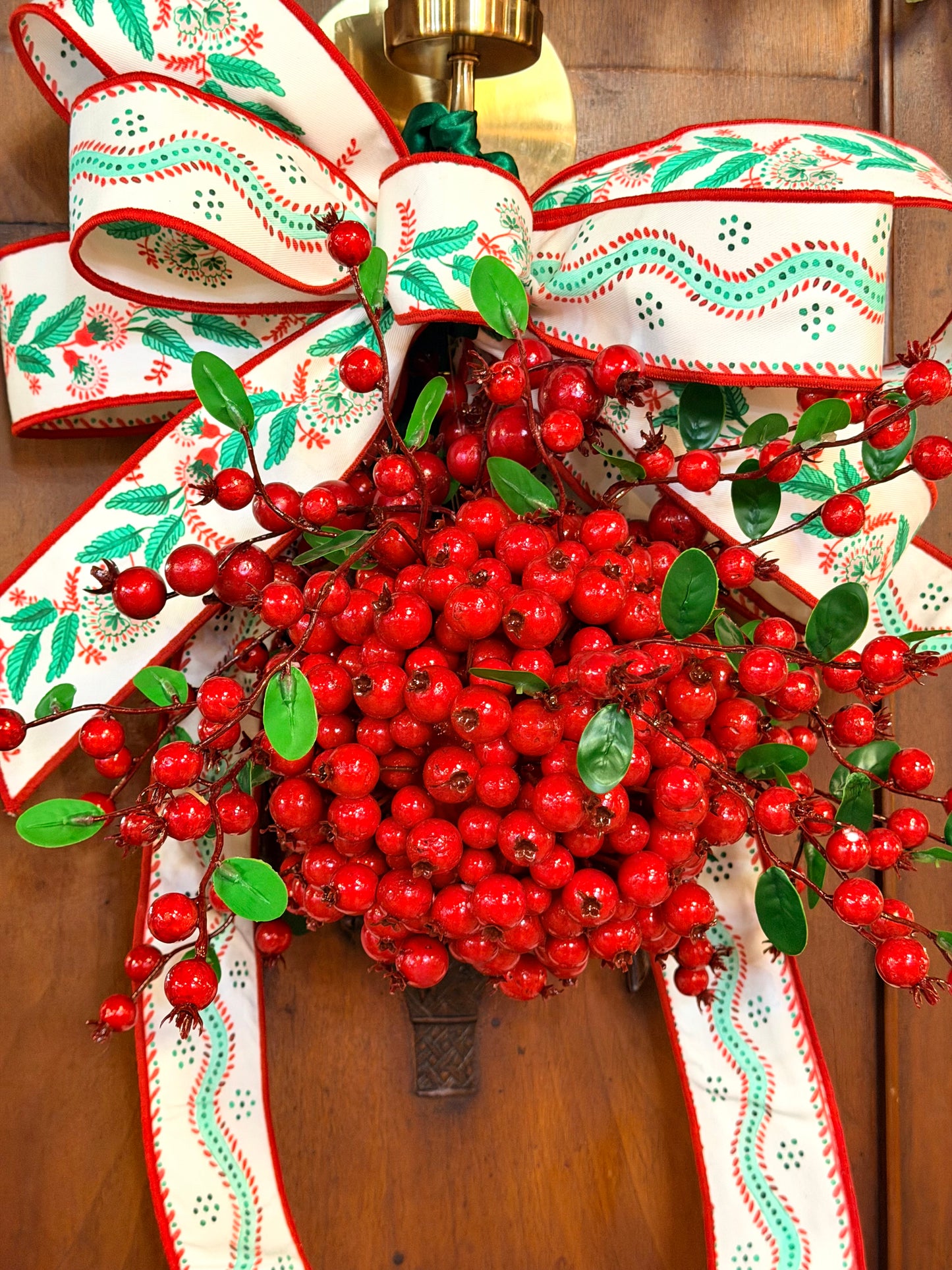 12" WP NATURAL BERRY RIDGE KISSING BALL
