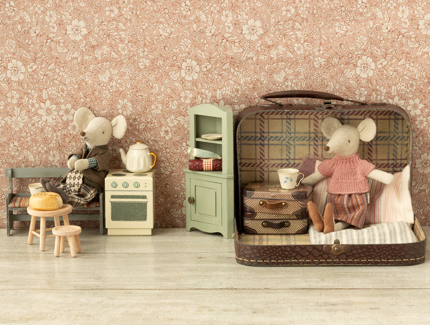 Corner Cabinet, Mouse - Light Green