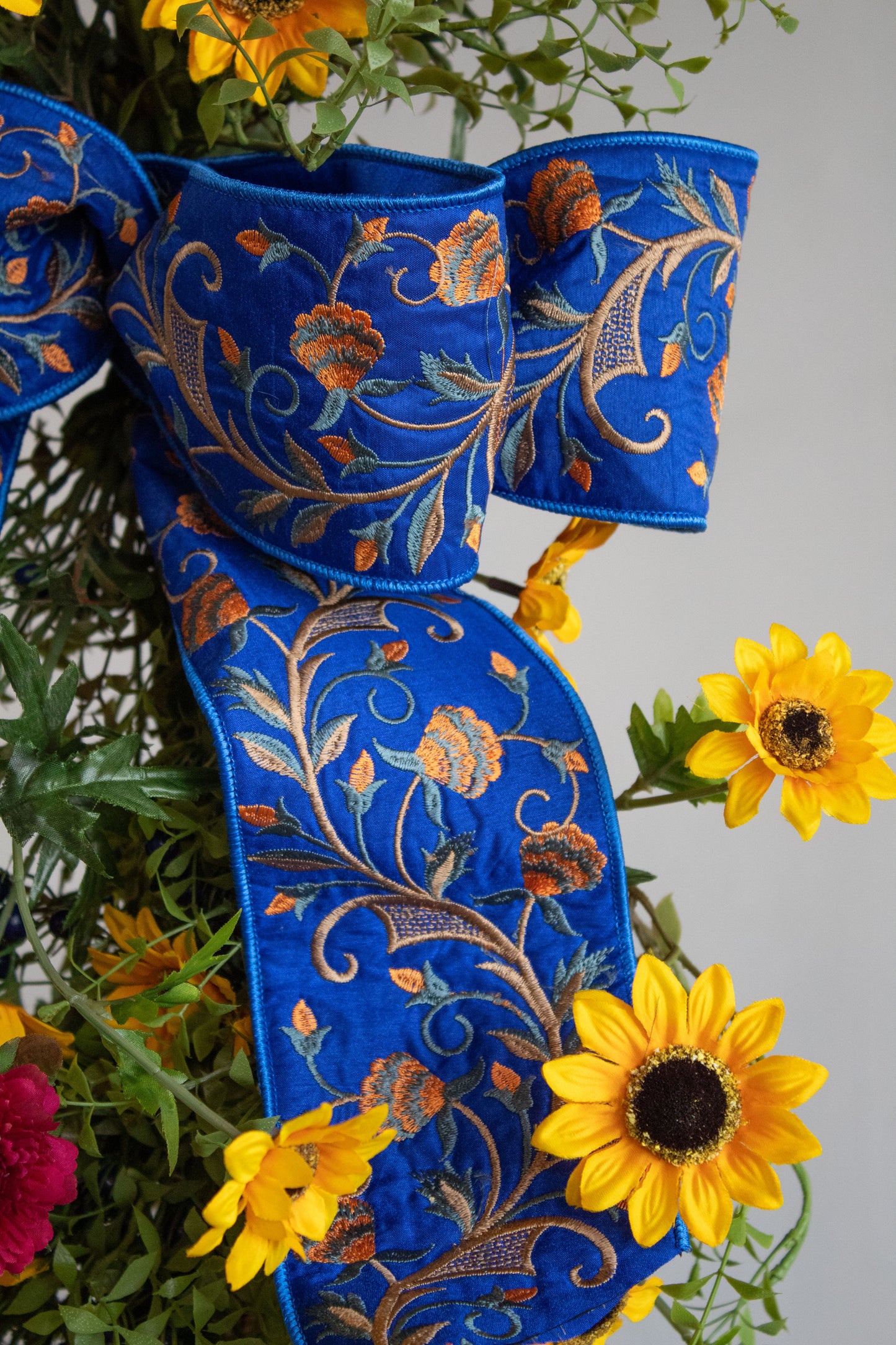 "Daisys & Paisleys" Swag