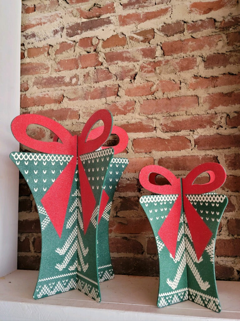 13.5'' Cable knit w/ Tree 3D Gift Box Ornament (small)