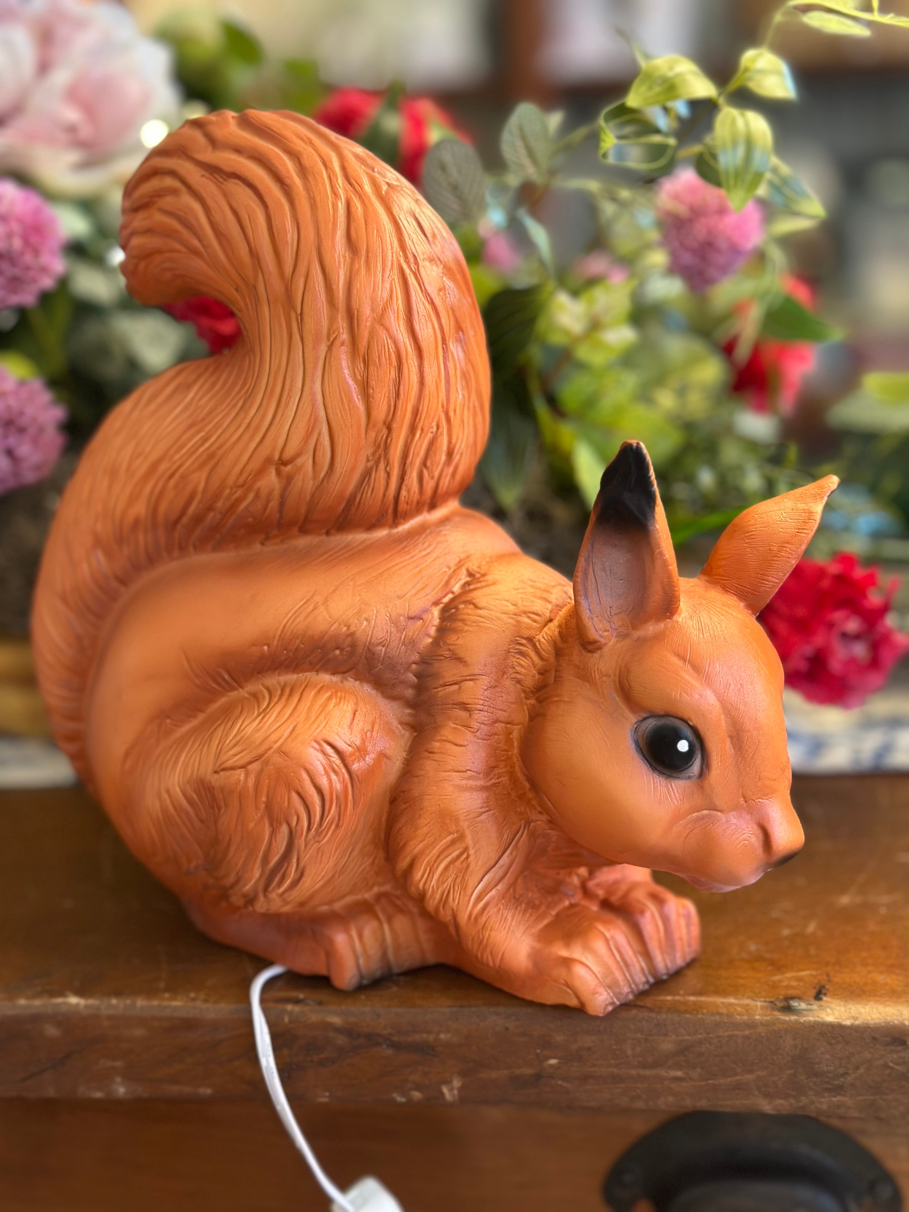 Squirrel Light w/ Plug