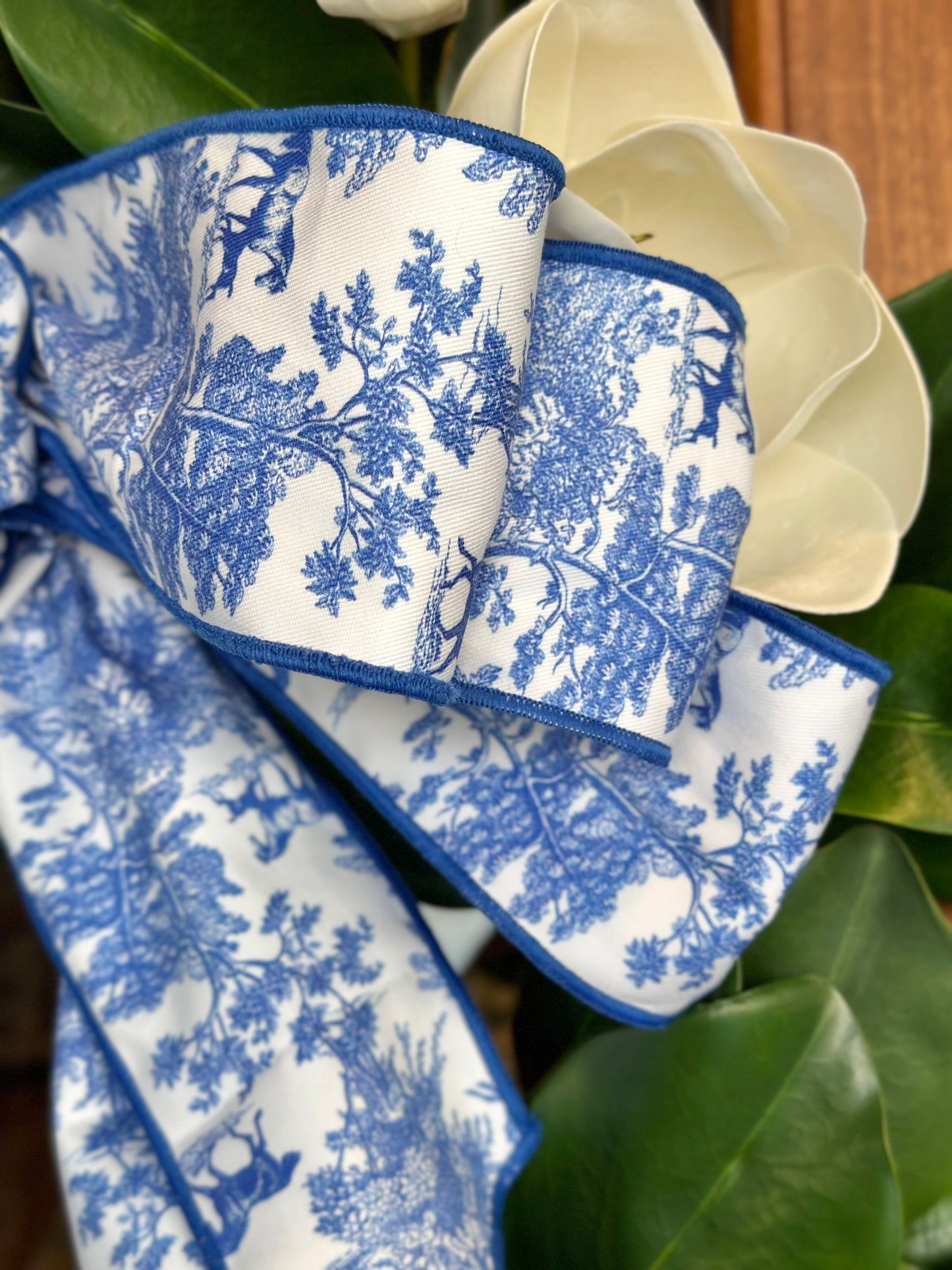 Toile de Jouy Bow