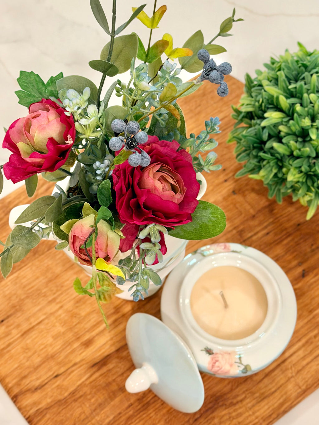 Blue Jays and Roses Candle & Bud Vase Gift Set, Tulips Scent
