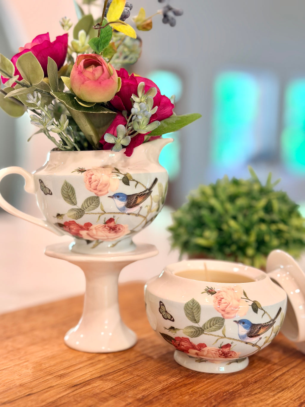 Blue Jays and Roses Candle & Bud Vase Gift Set, Tulips Scent
