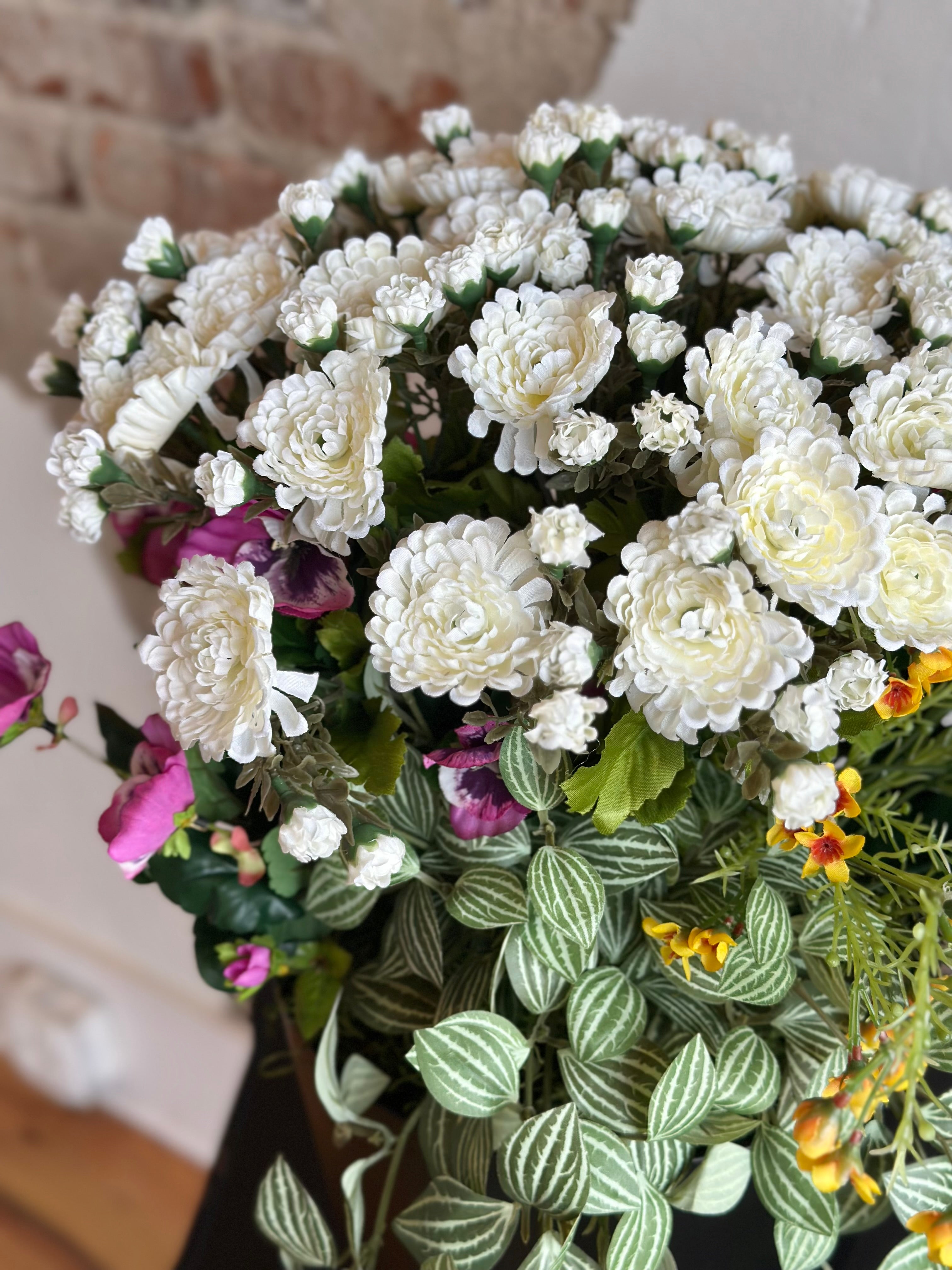 White Mum with Pansy and Waxflower Potfiller