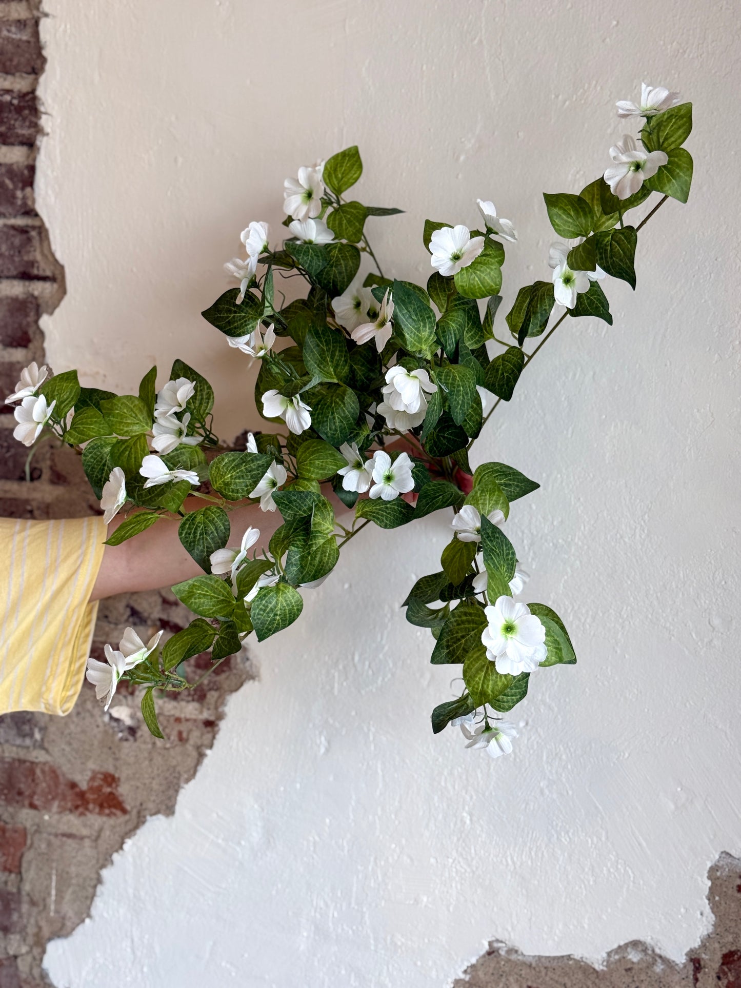 26" UV HANGING IMPATIENTS PLANT (COLOR OPTIONS)