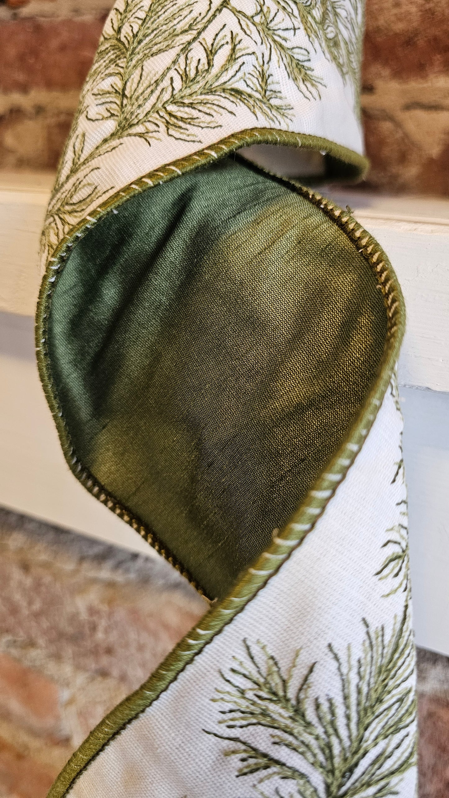 4" Canvas Embroider pine, green white