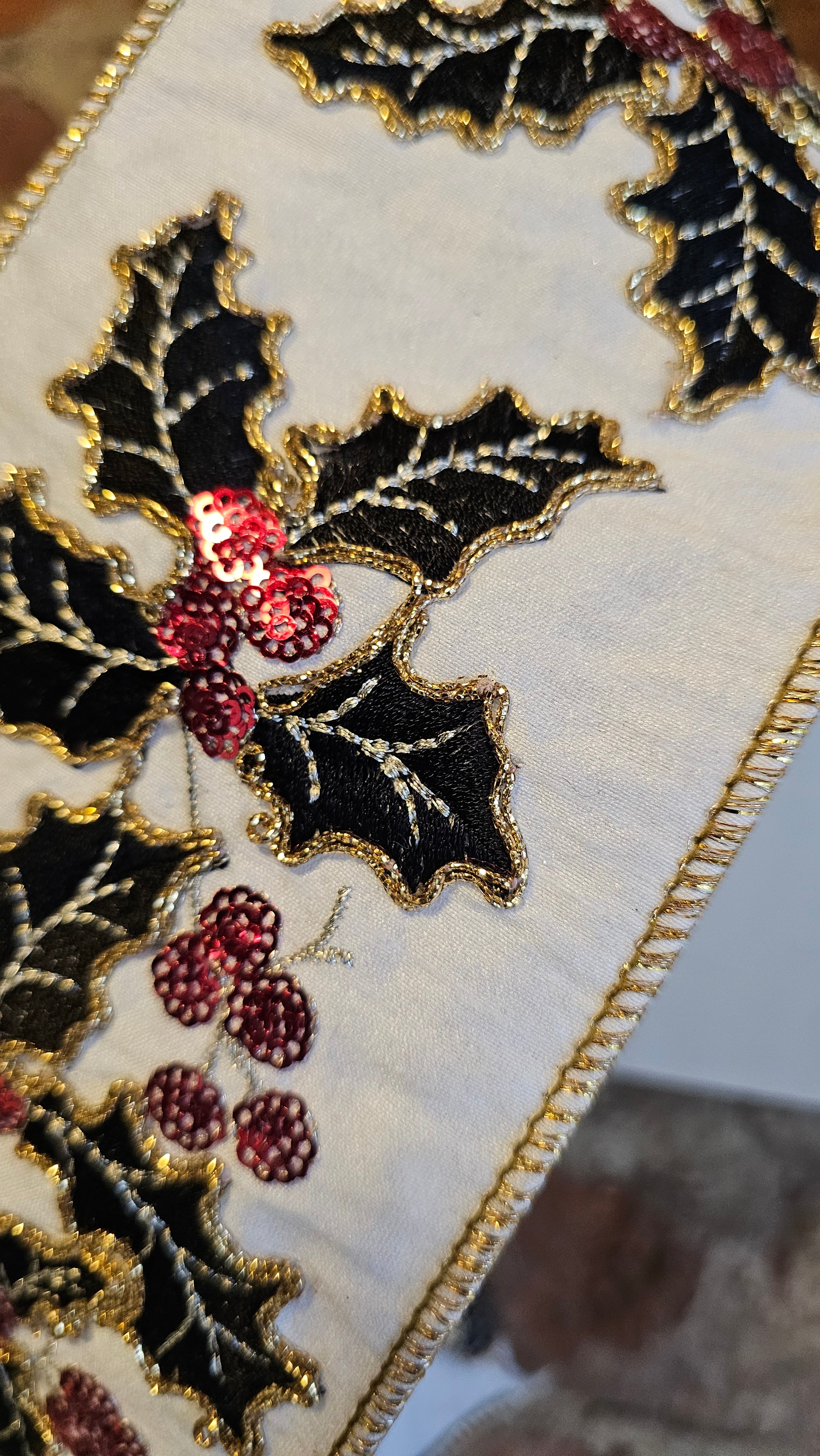 4" Dupioni Holly Embroidery, Black White