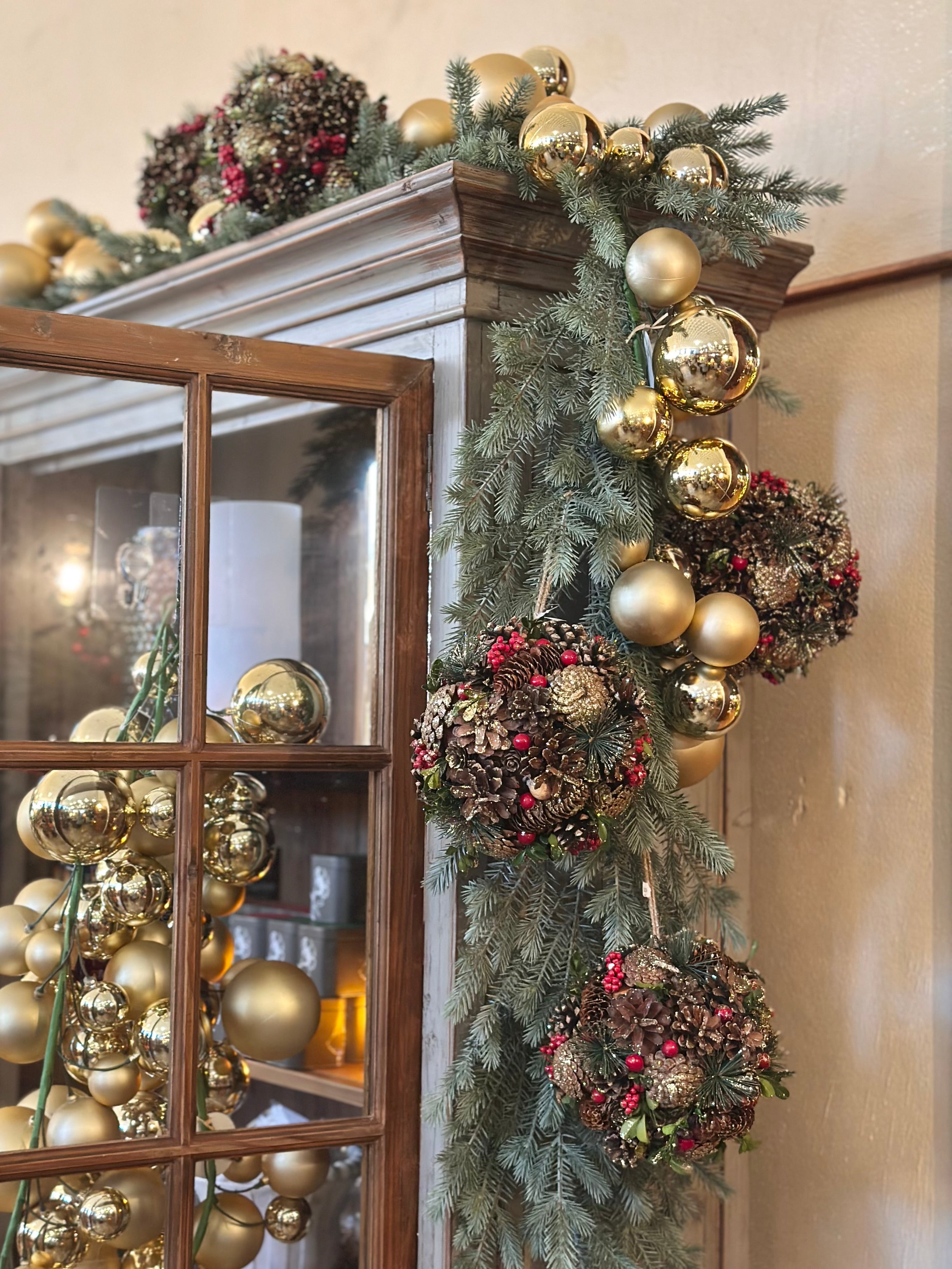 4' GOLD BALL GARLAND