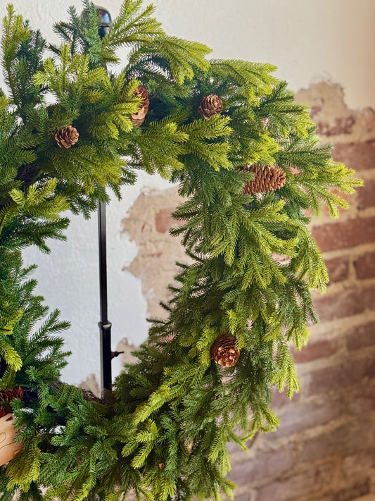 25" Pine with Pinecones Oval Wreath