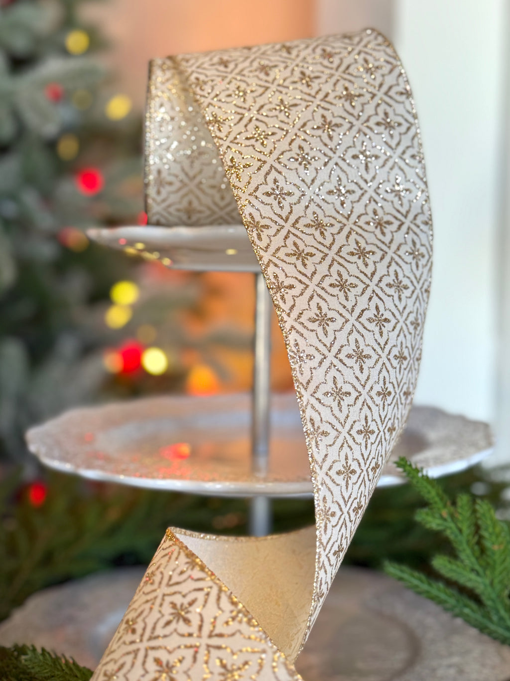 4" Satin Gold Glitter Quatrefoil Ivory