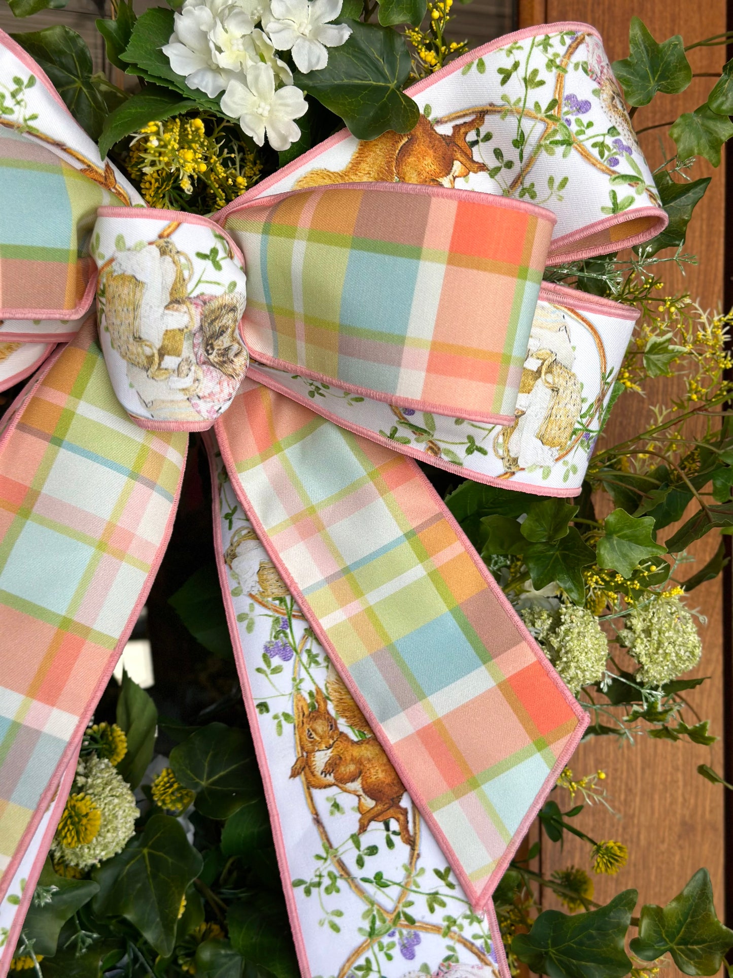 Mrs. Tiggy-Winkle & Squirrel Nutkin Bow