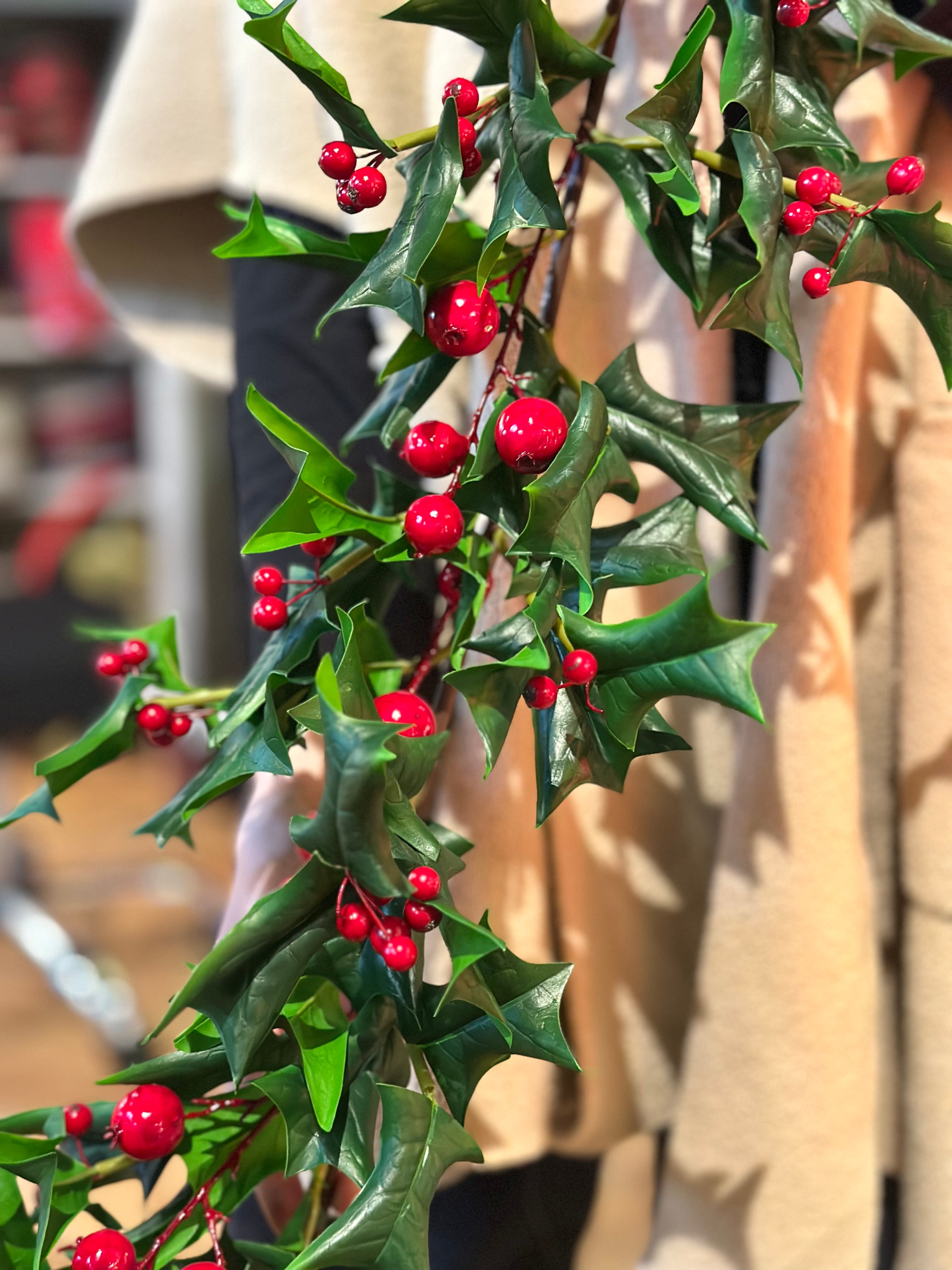 48" PACIFIC NORTHWEST HOLLY WITH BERRY GARLAND