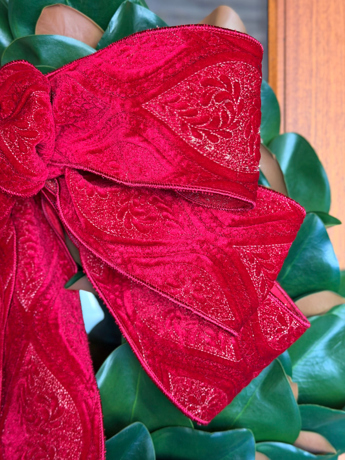 Red Laurel Tapestry Bow