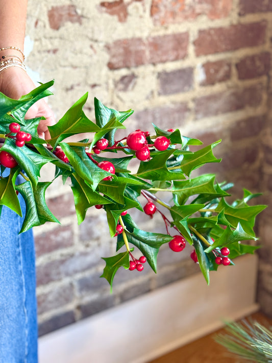 48" PACIFIC NORTHWEST HOLLY WITH BERRY GARLAND