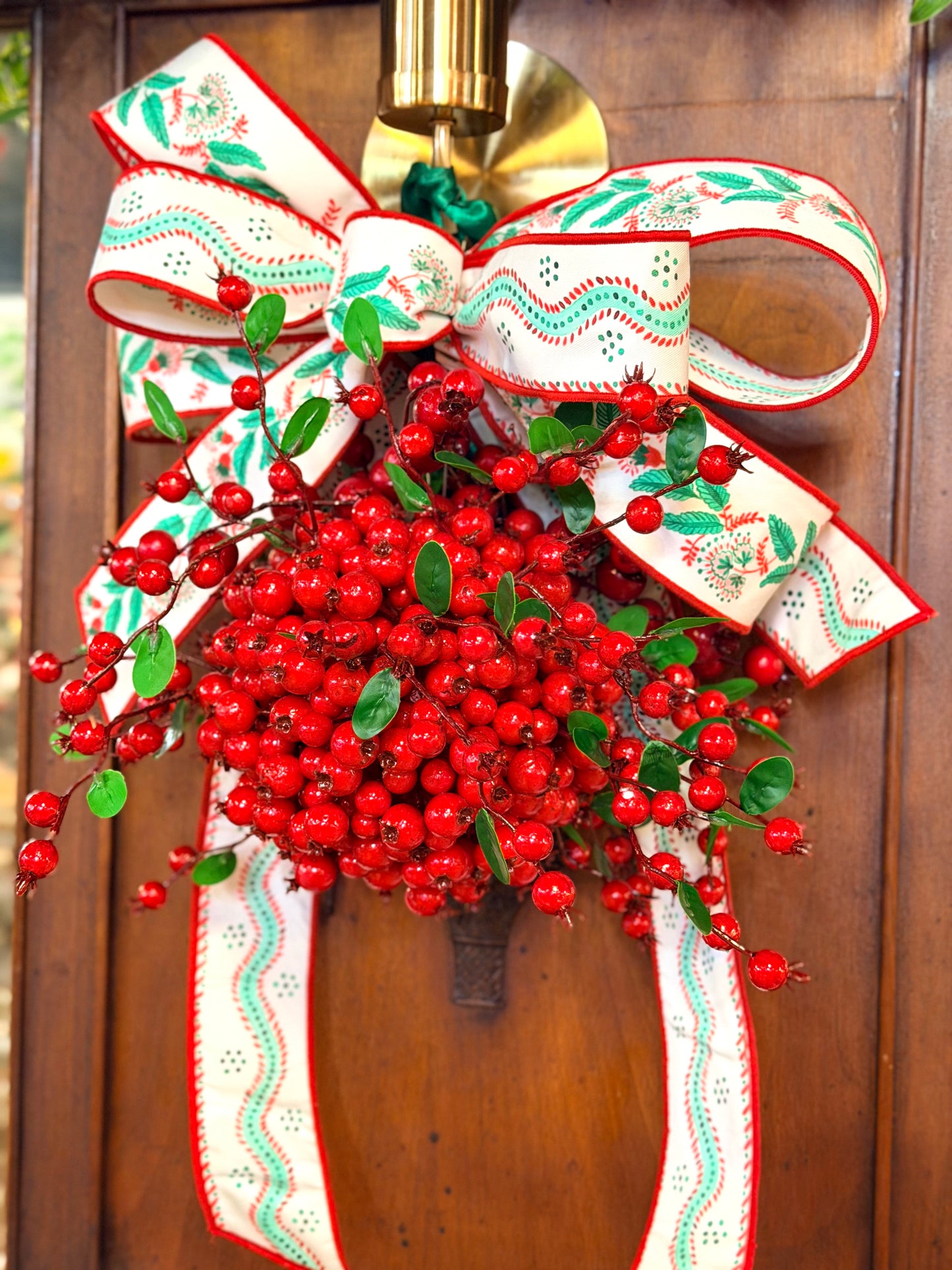12" WP NATURAL BERRY RIDGE KISSING BALL
