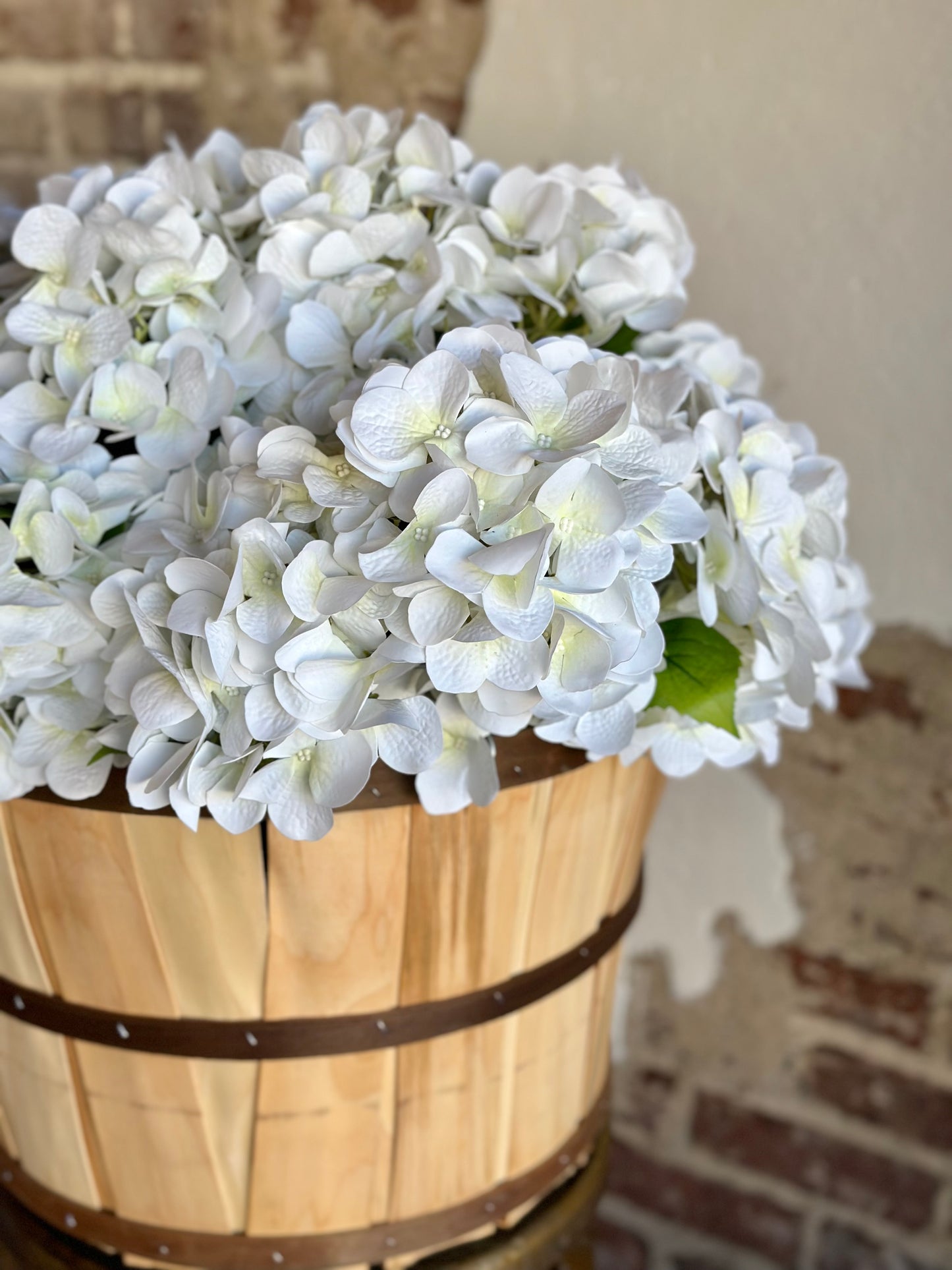 NATURAL-TOUCH HYDRANGEA BUSH 21"- WHITE