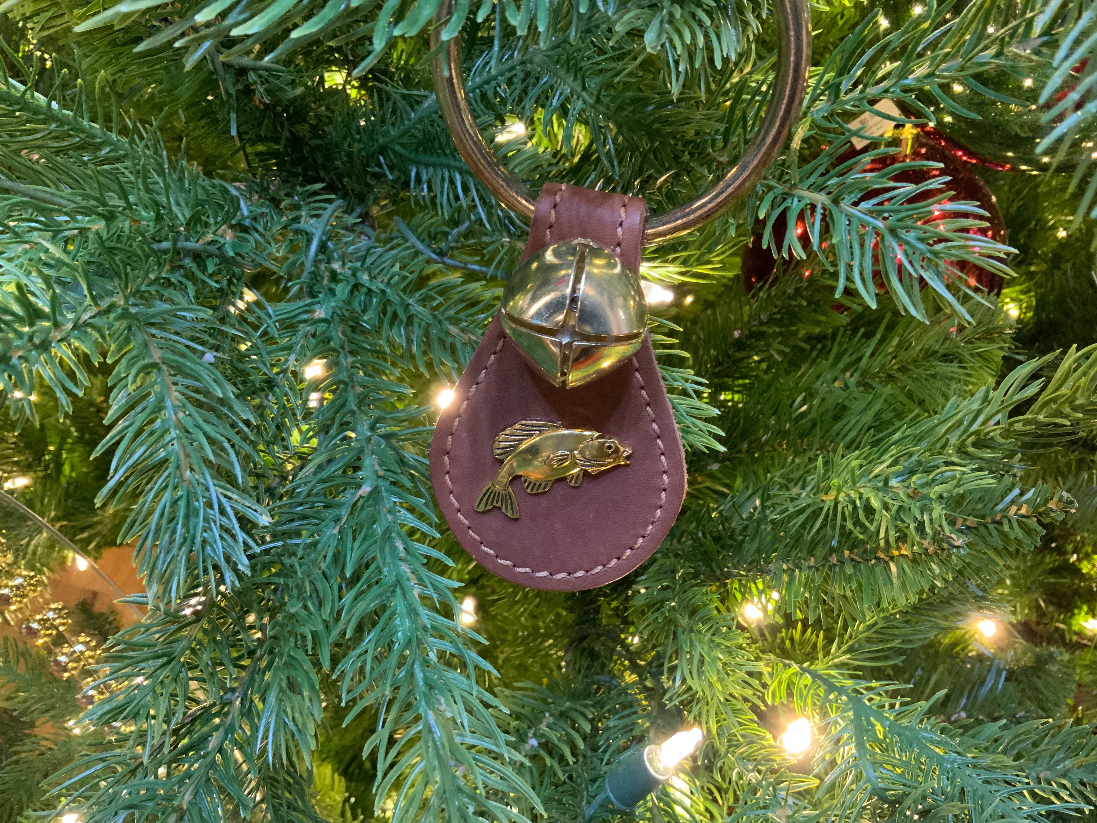 Large Ring Brass Plated Teardrop - Chestnut w/ Fish