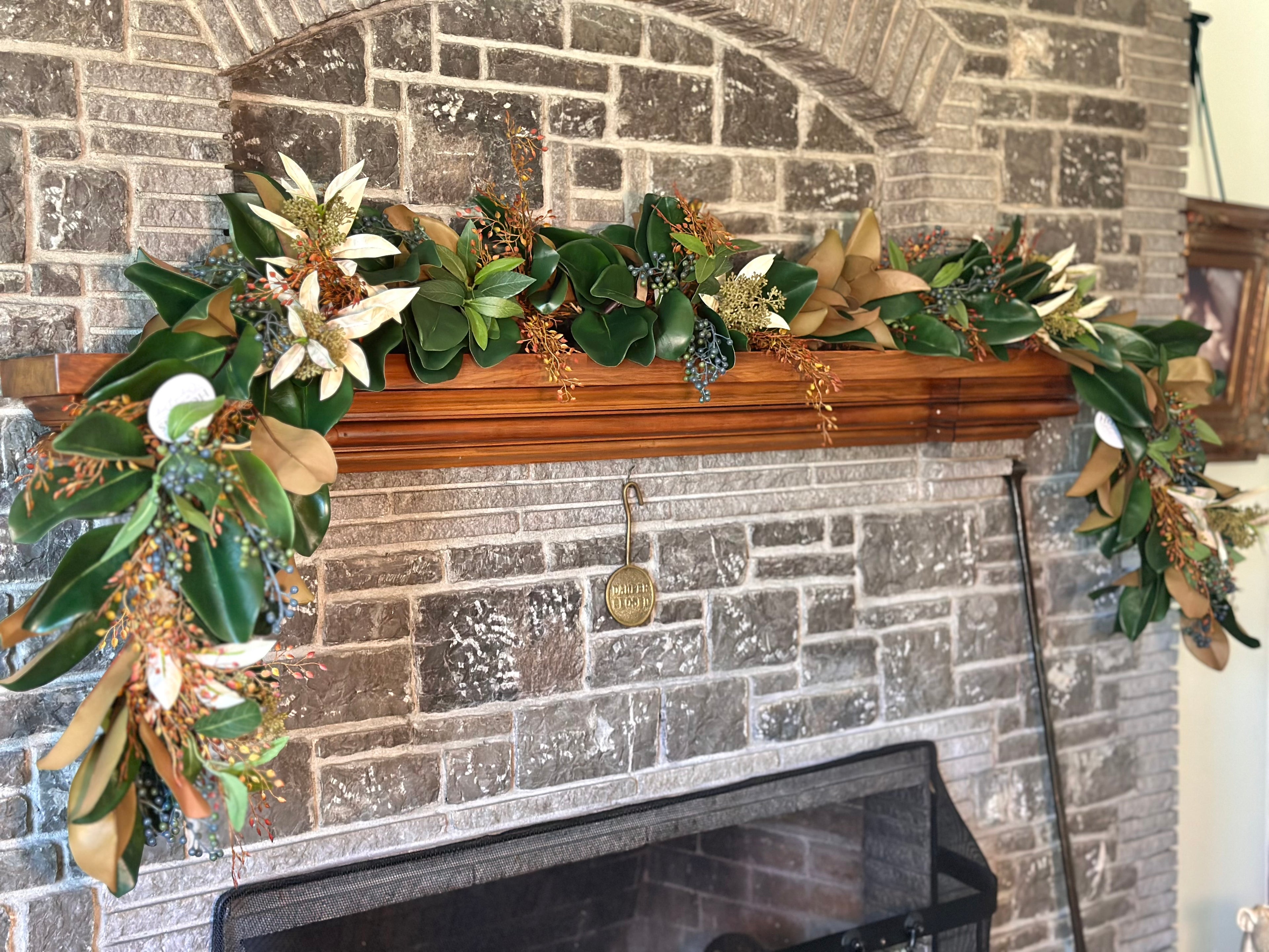 Magnolia Berry and Artemesia Garland
