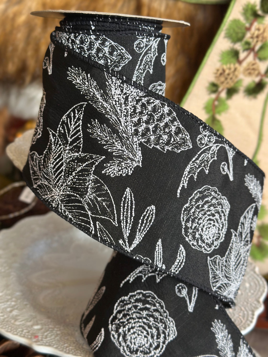 4"x10yrds jacquard holly manor, black-white