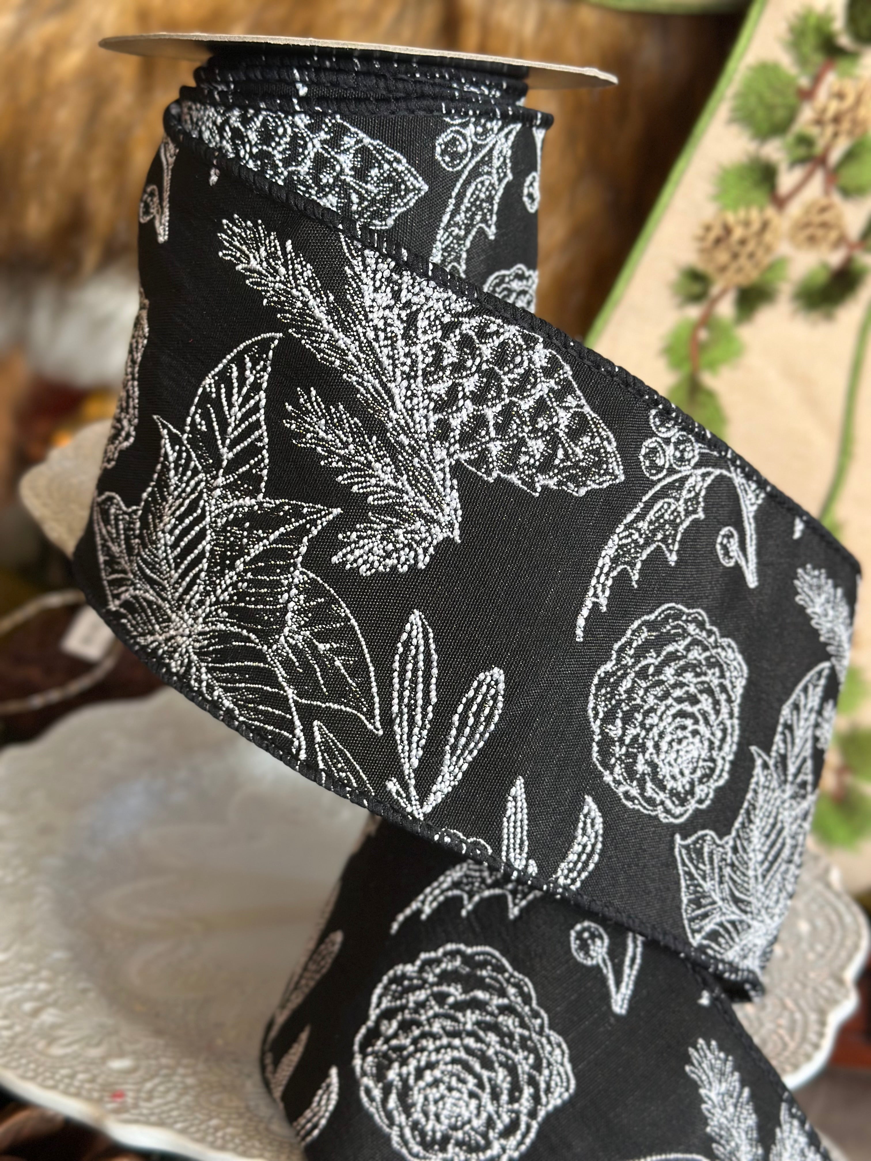 4"x10yrds jacquard holly manor, black-white