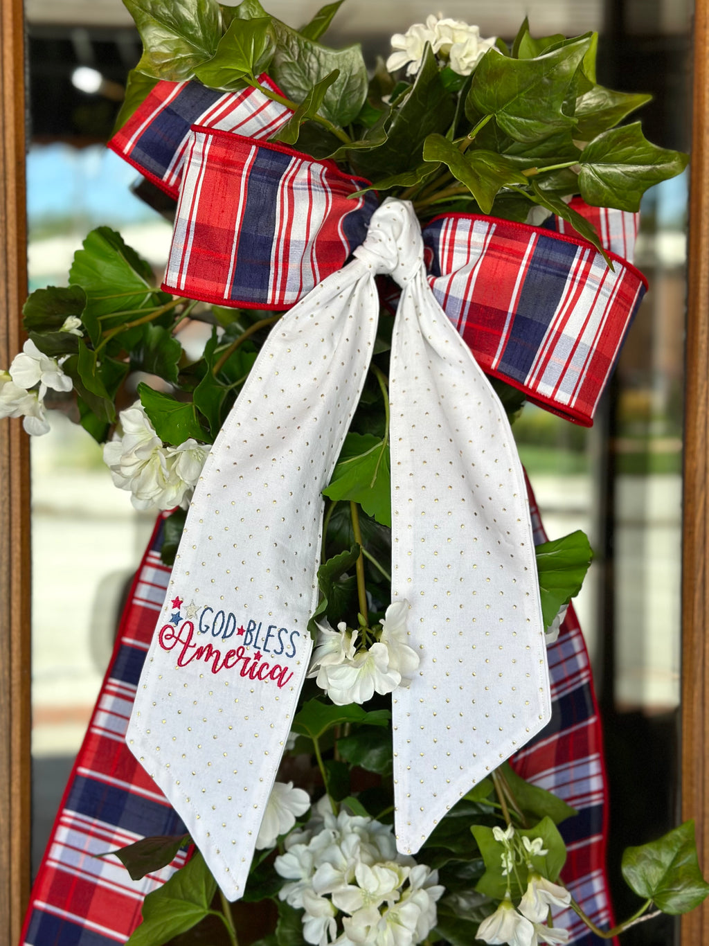 UV-Protected White Geranium and Ivy Swag with Embroidered “God Bless America” Sash