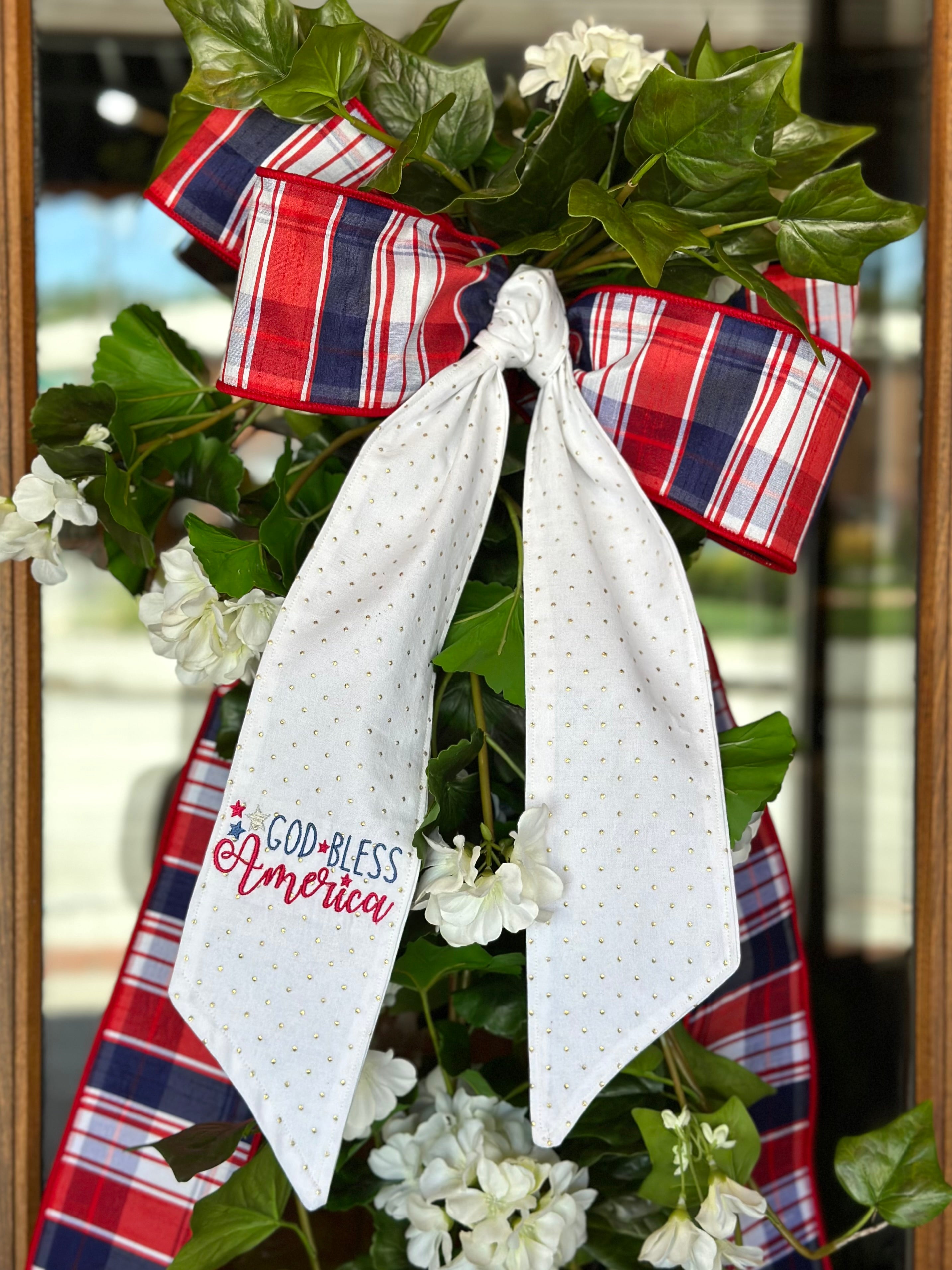 UV-Protected White Geranium and Ivy Swag with Embroidered “God Bless America” Sash