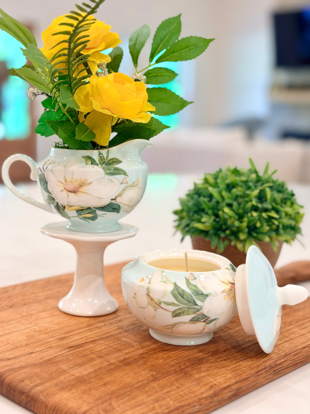 Magnolia Bowl Candle & Bud Vase Gift Set, Wild Honeysuckle Scent