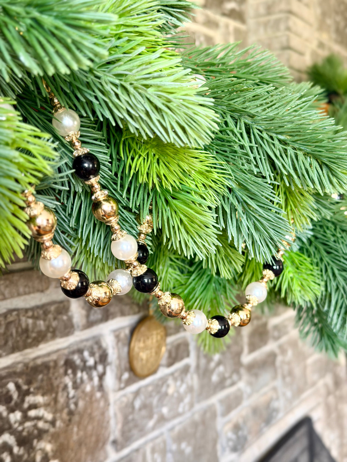 5' Black, White and Pearl Garland Accent