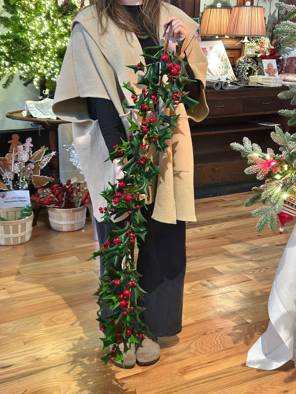 48" PACIFIC NORTHWEST HOLLY WITH BERRY GARLAND