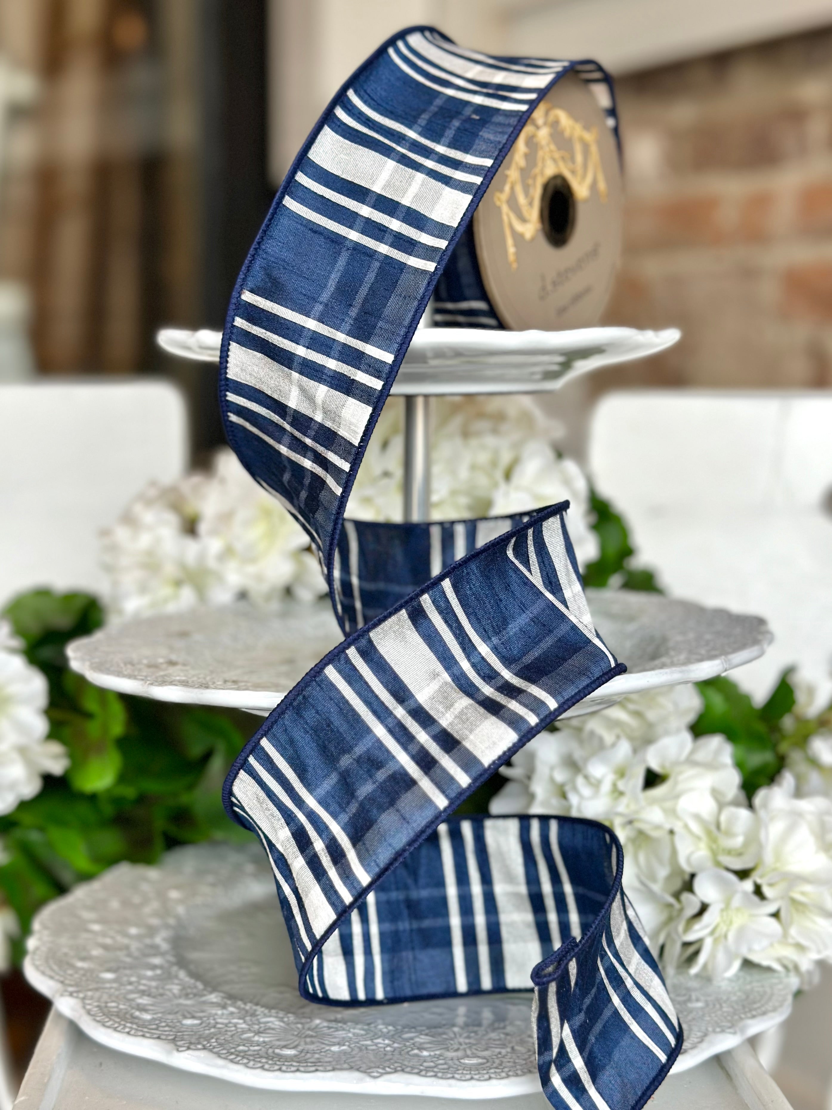 2.5" wide, taffeta traditional plaid, blue-white