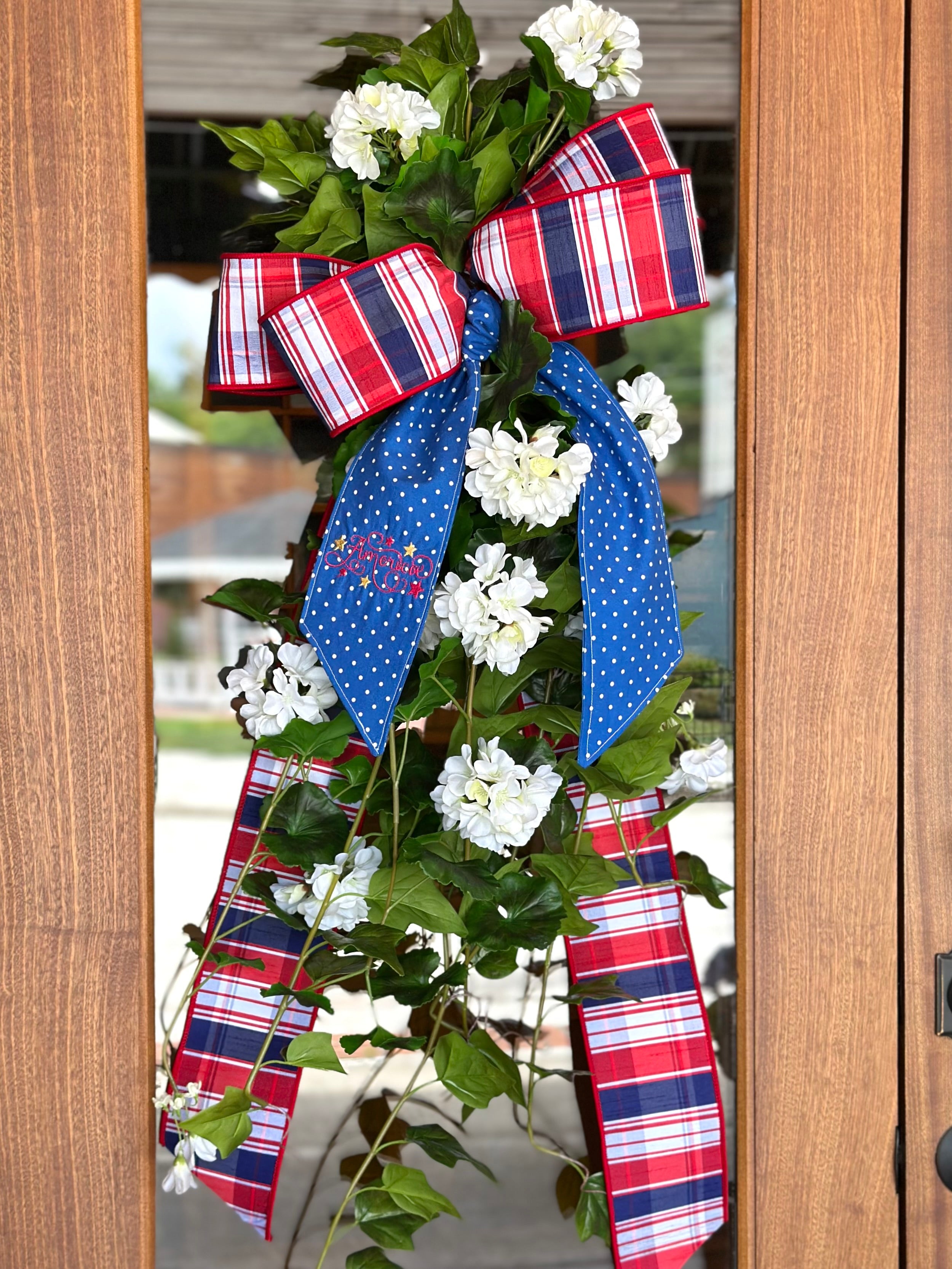 UV-Protected White Geranium and Ivy Swag with Embroidered “America” Sash