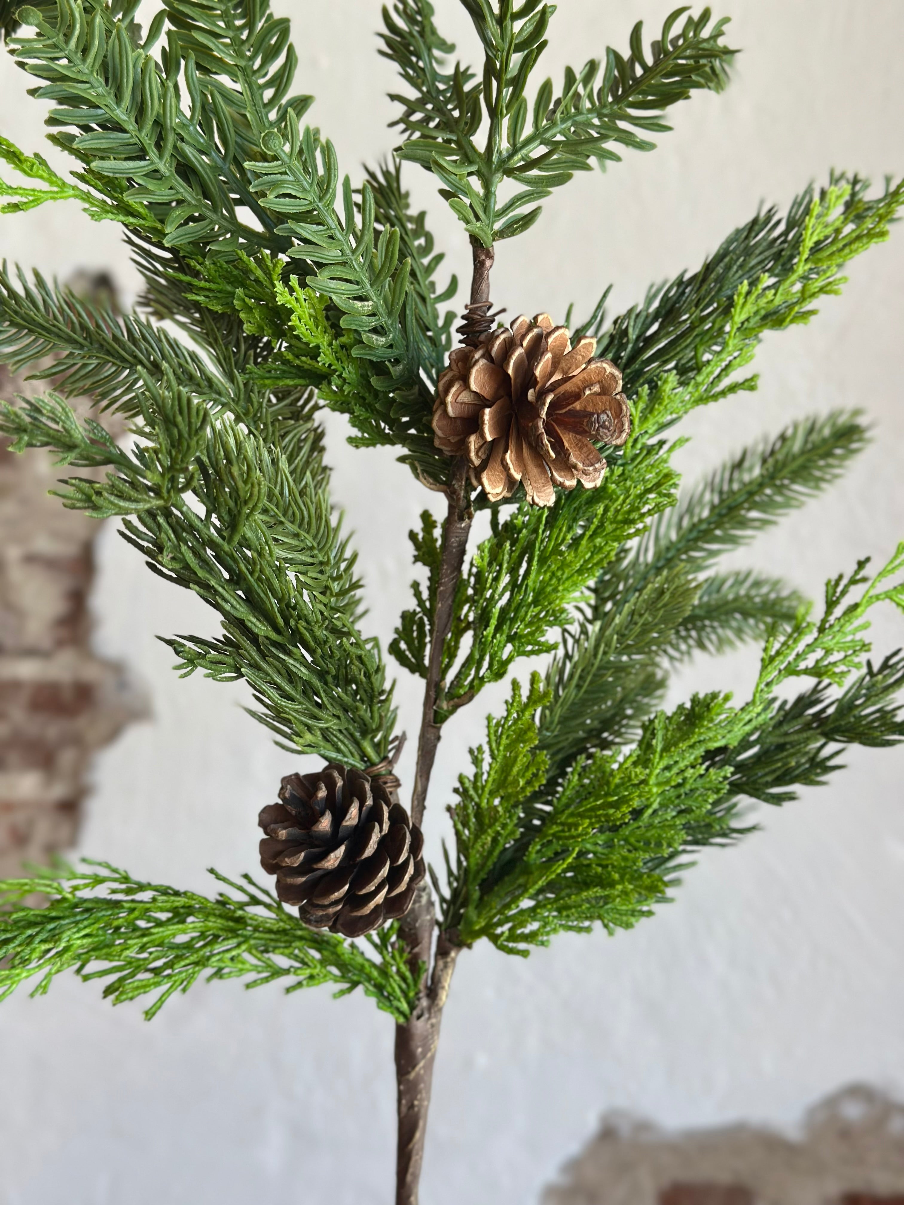 24" REAL TOUCH CEDAR/SPRUCE PINECONE SPRAY
