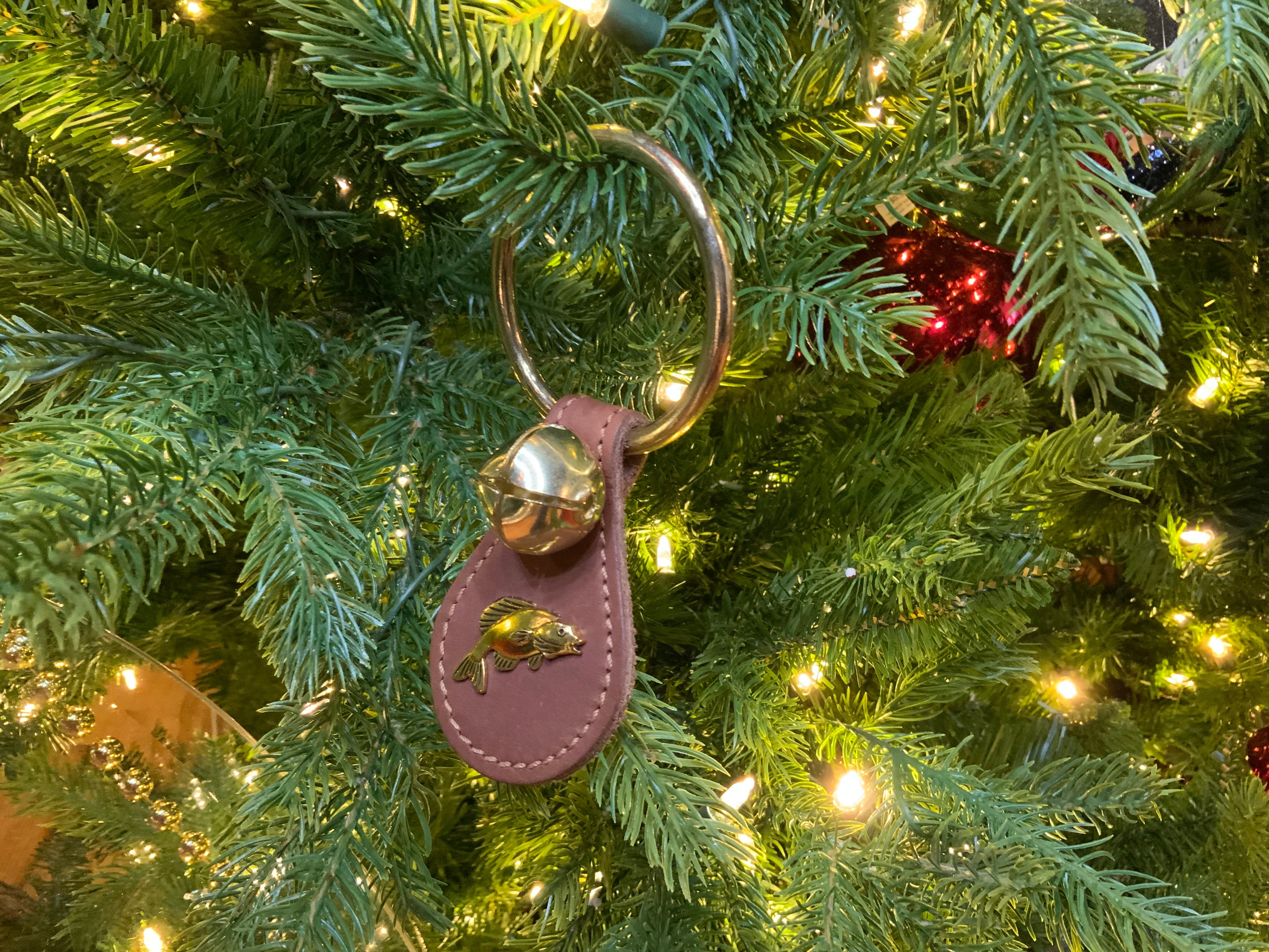 Large Ring Brass Plated Teardrop - Chestnut w/ Fish