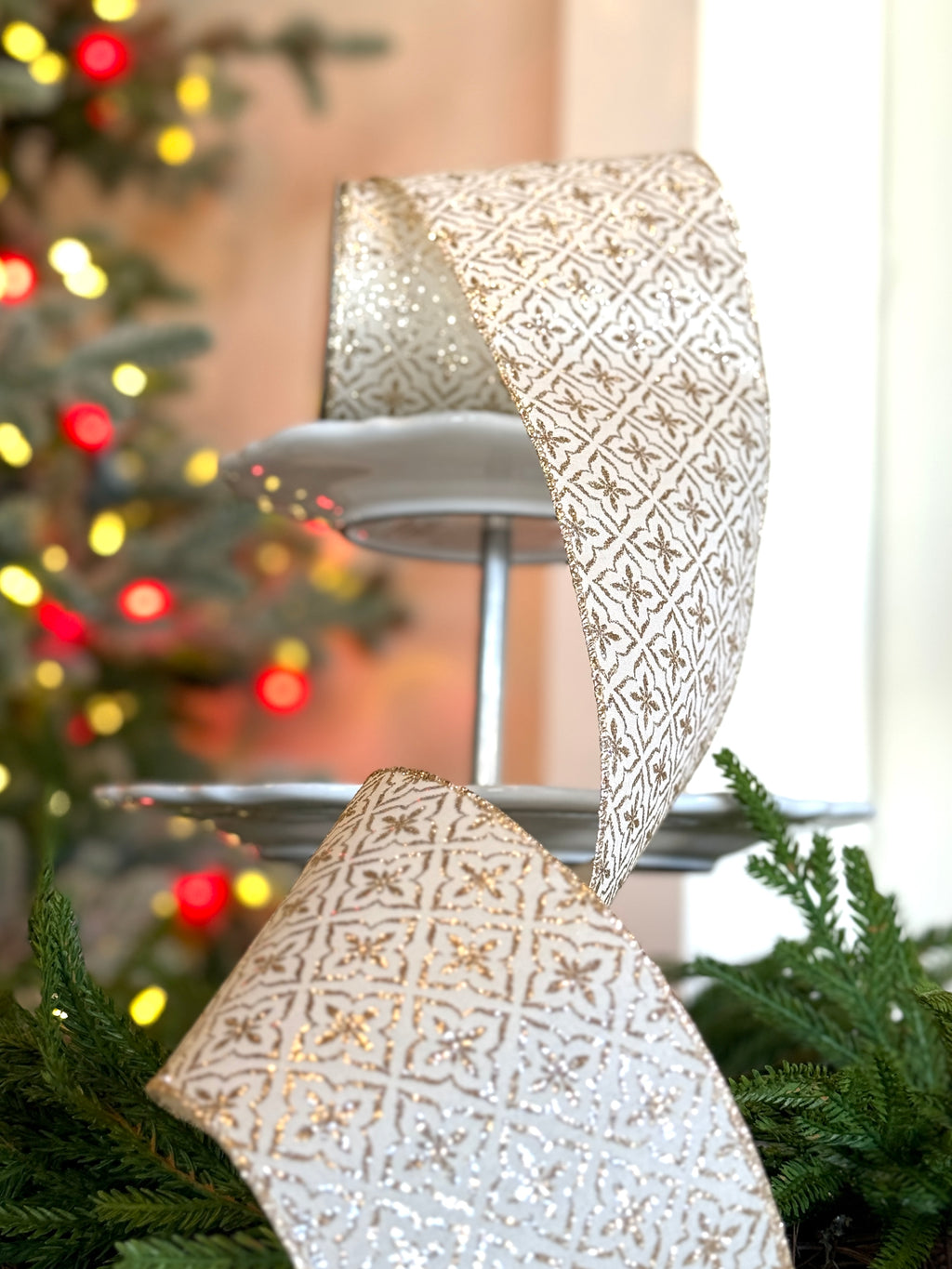 4" Satin Gold Glitter Quatrefoil Ivory