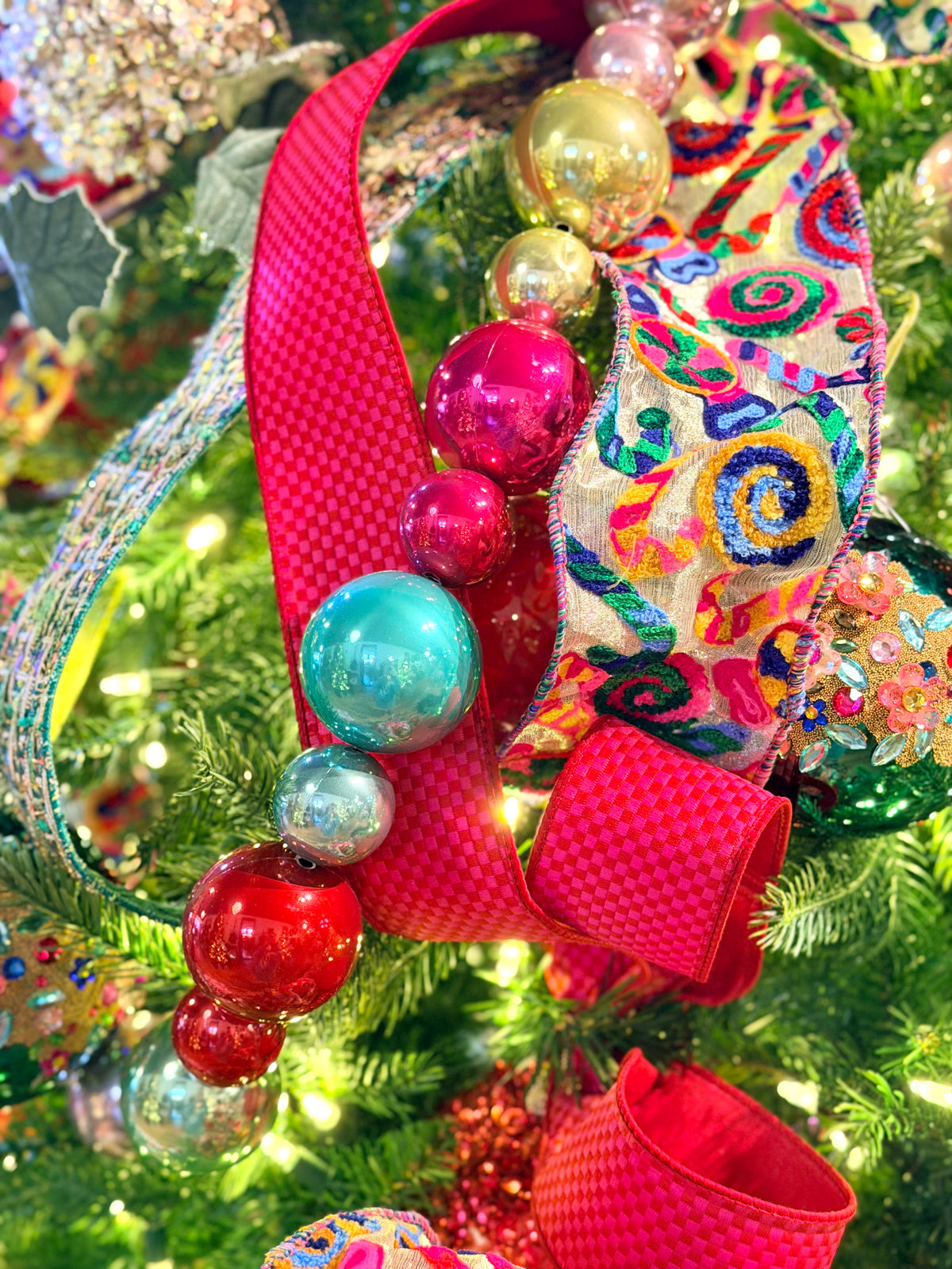 48" RETRO BALL GARLAND