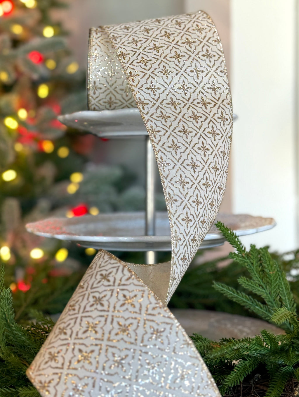 4" Satin Gold Glitter Quatrefoil Ivory