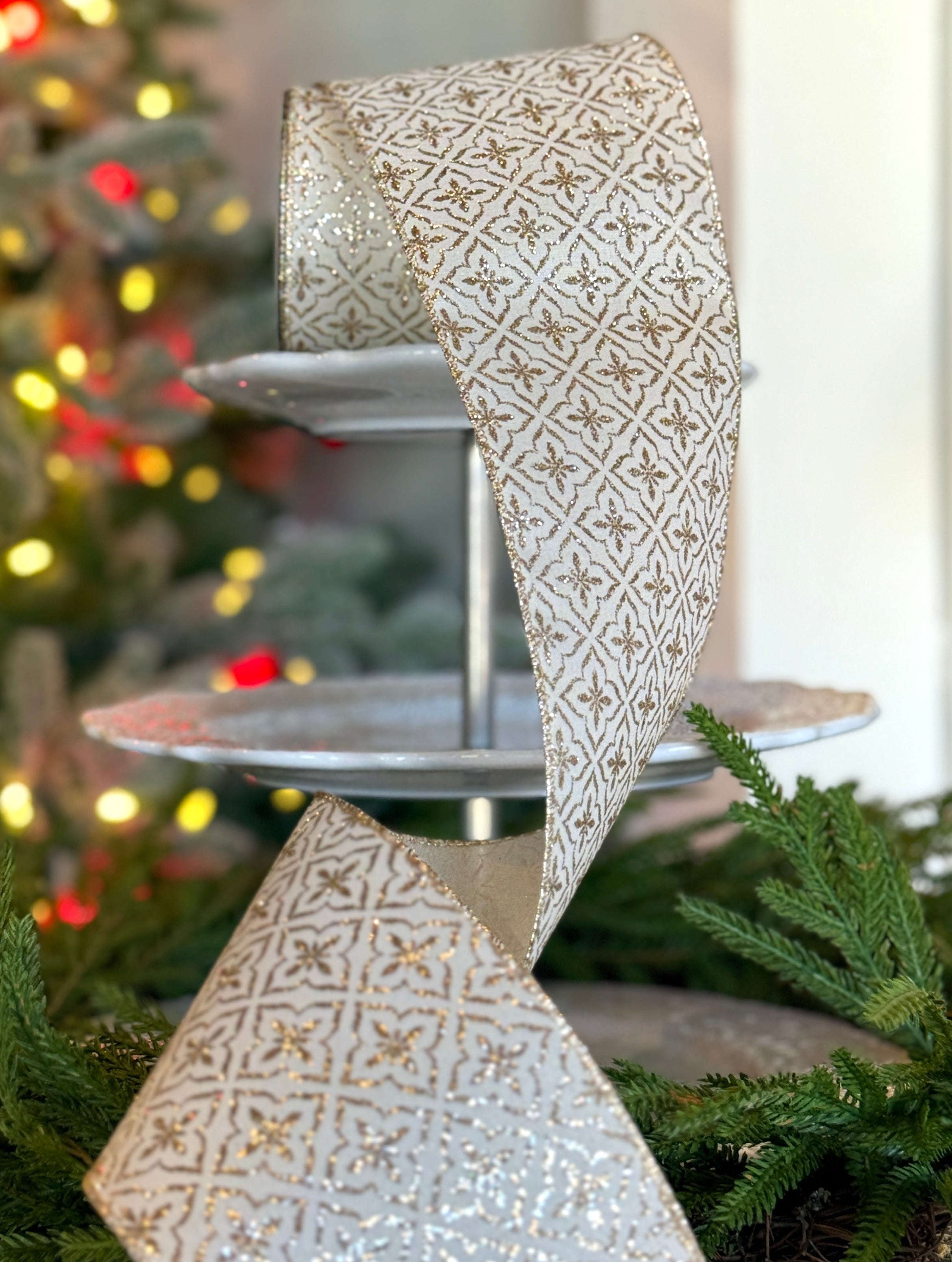 4" Satin Gold Glitter Quatrefoil Ivory