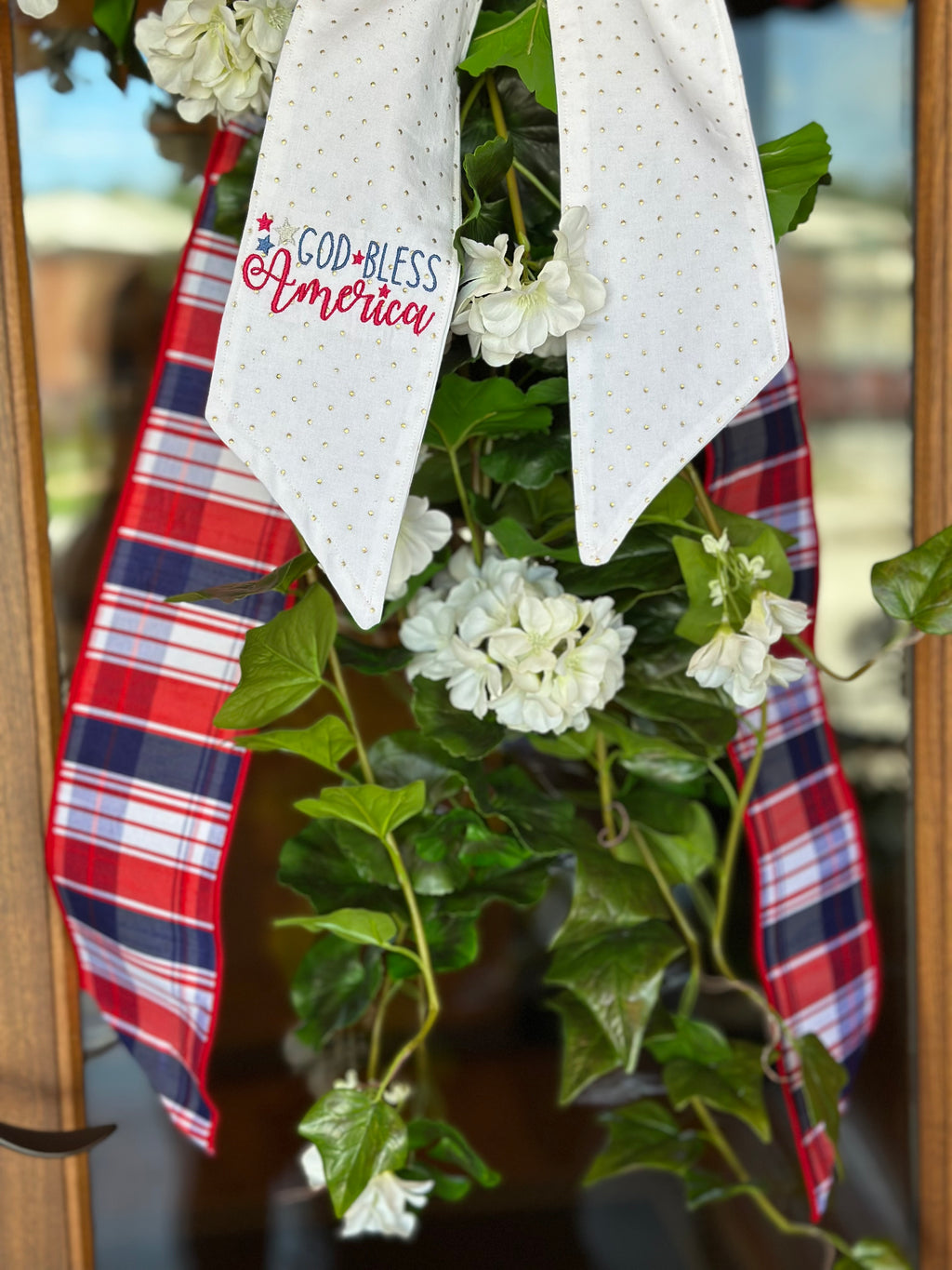UV-Protected White Geranium and Ivy Swag with Embroidered “God Bless America” Sash
