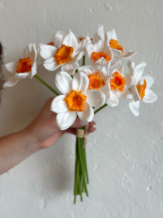 17" White Yellow Daffodil Bundle