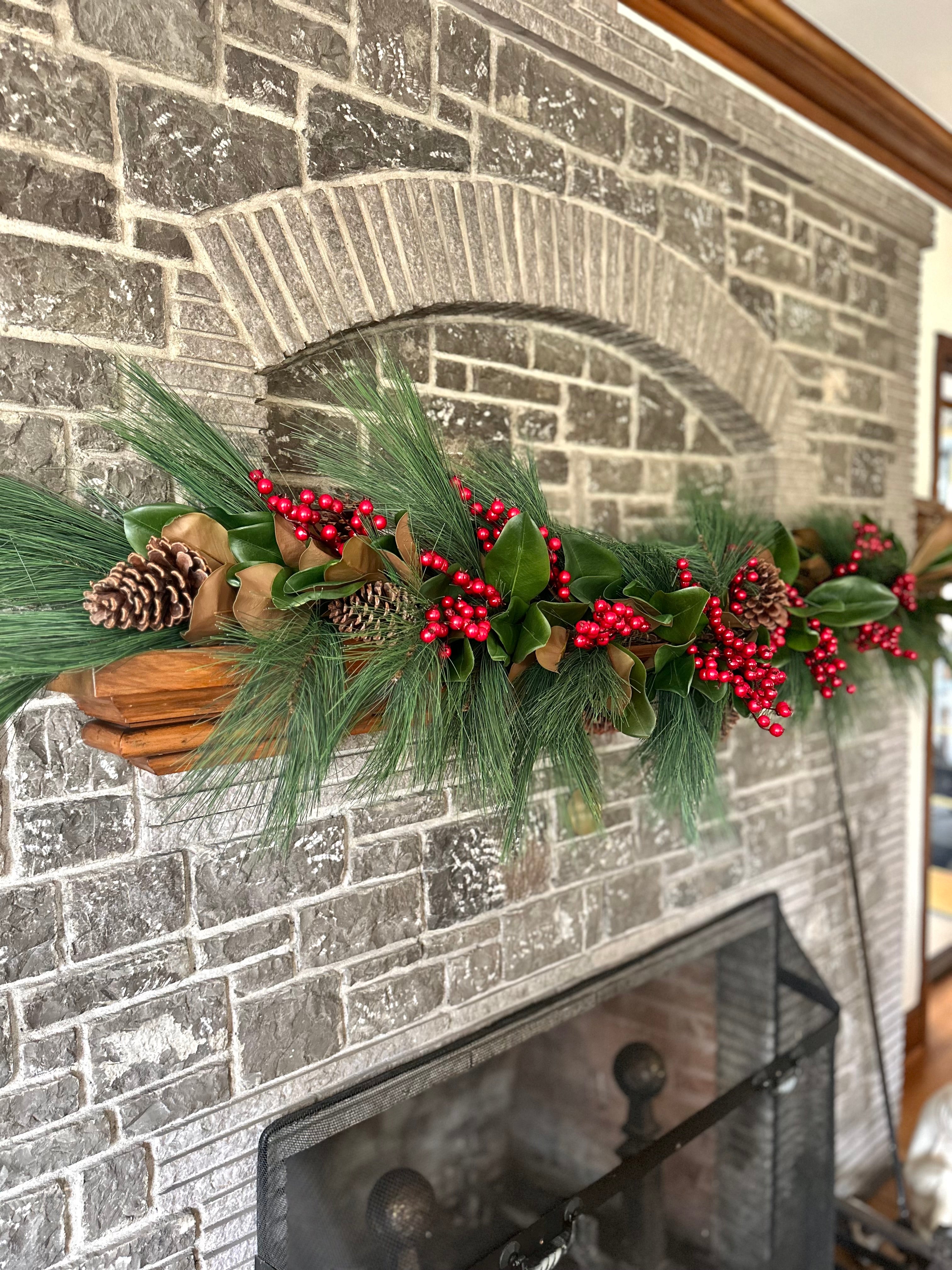 6' Custom Horsetail Pine Berry & Magnolia Leaf Garland