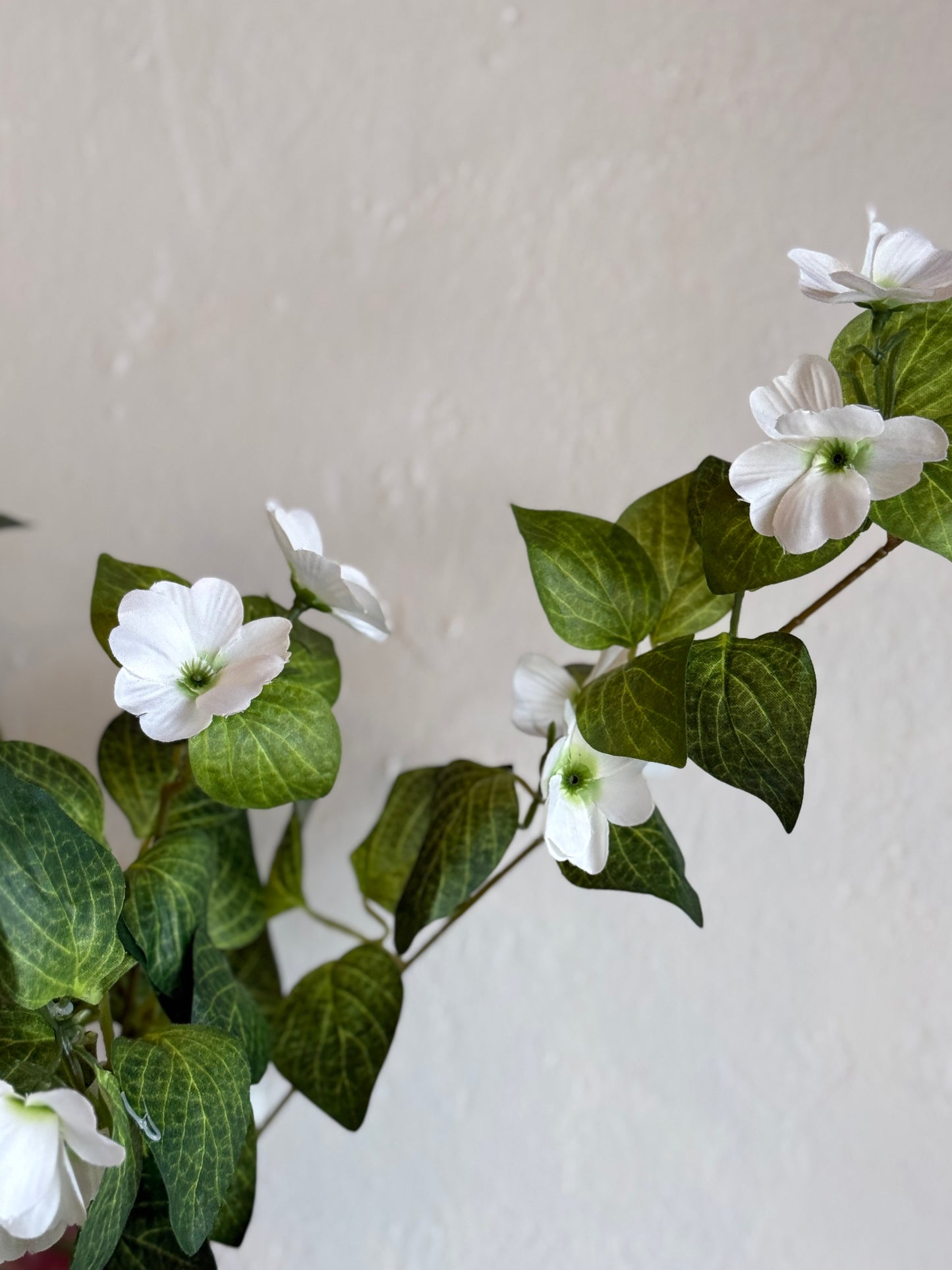 26" UV HANGING IMPATIENTS PLANT (COLOR OPTIONS)