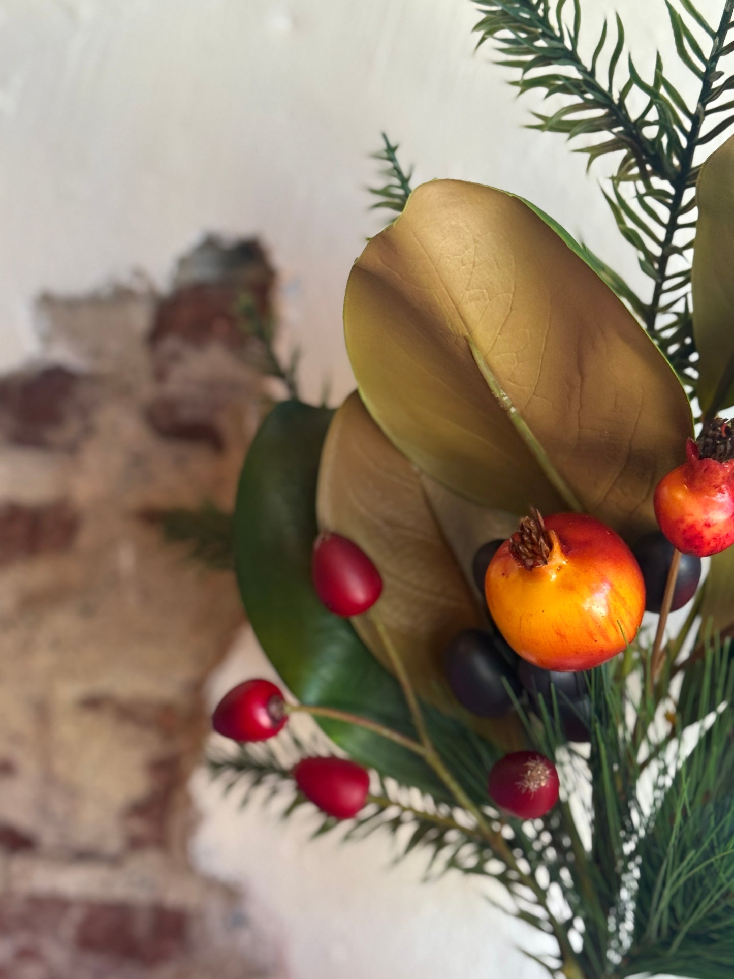 20" MAGNOLIA LEAF, POMEGRANATE & PINE SPRAY